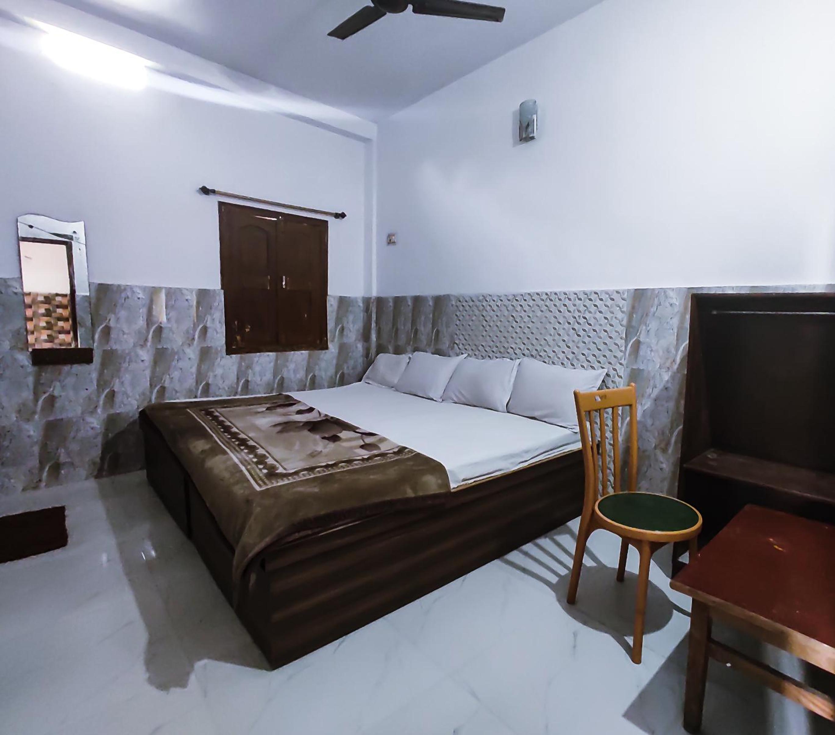 Standard Double Room With Fan photo 2