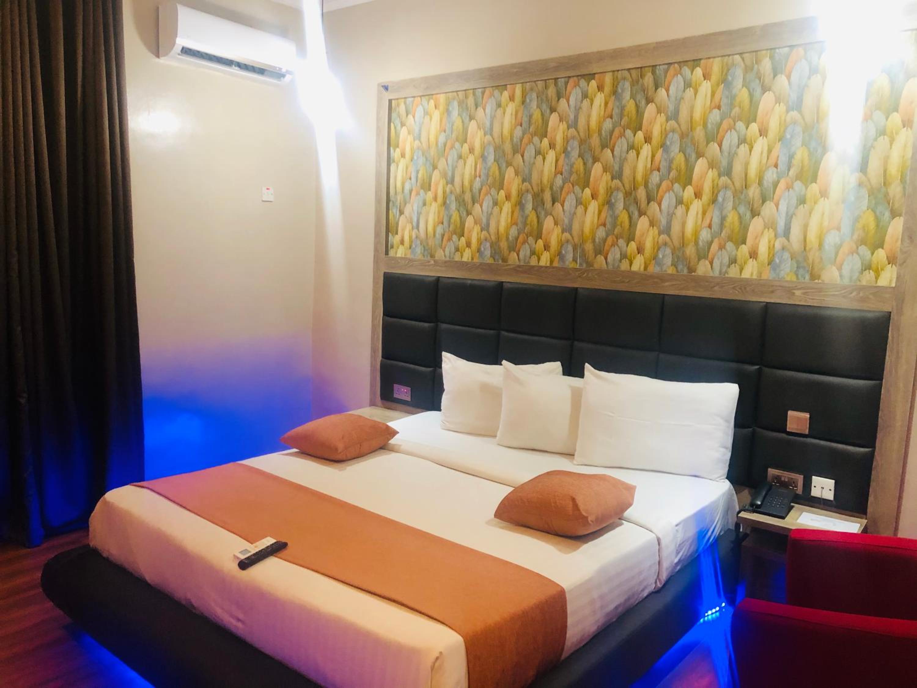 Deluxe King Room photo 2