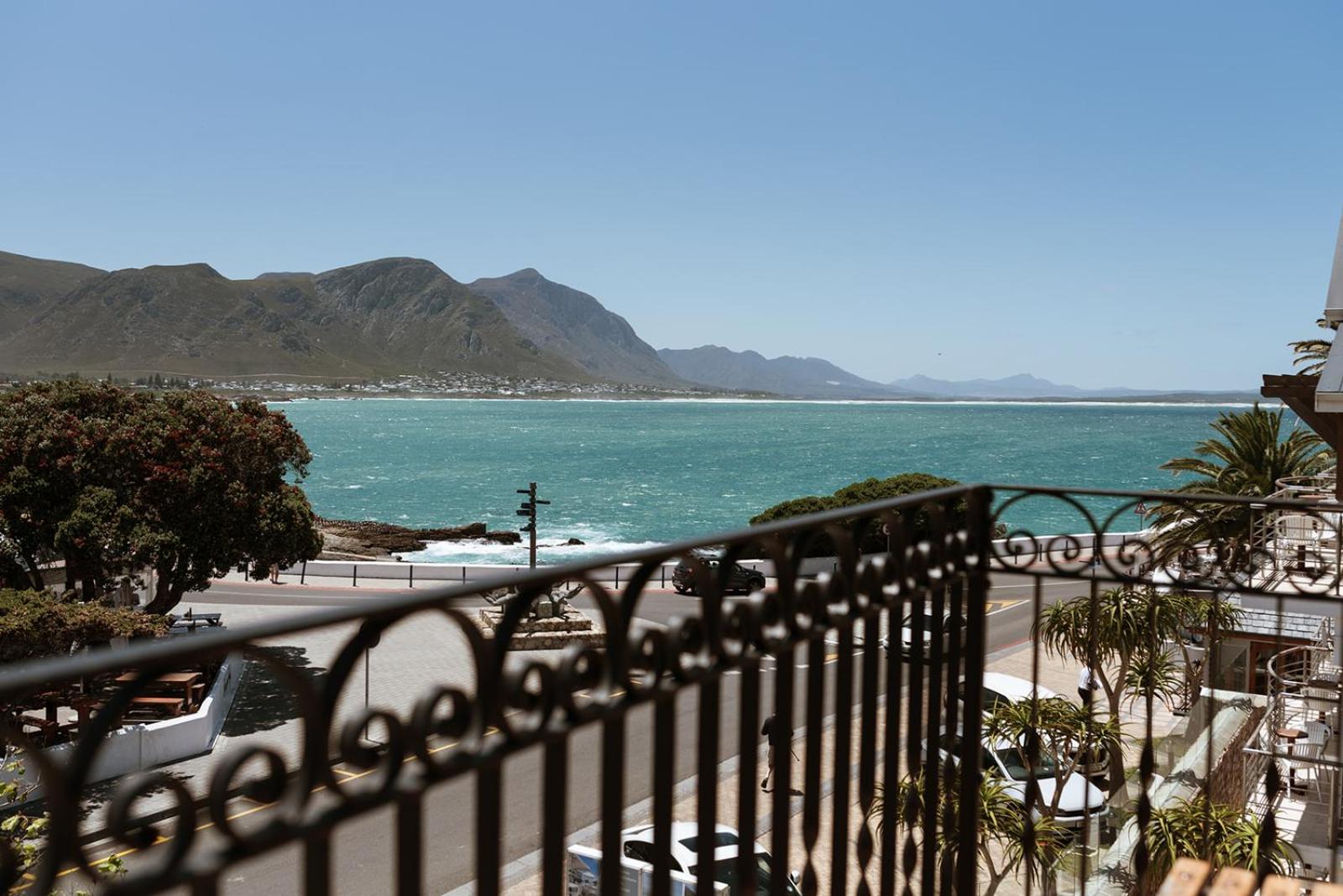 Suite with Partial Sea View - Photo 2