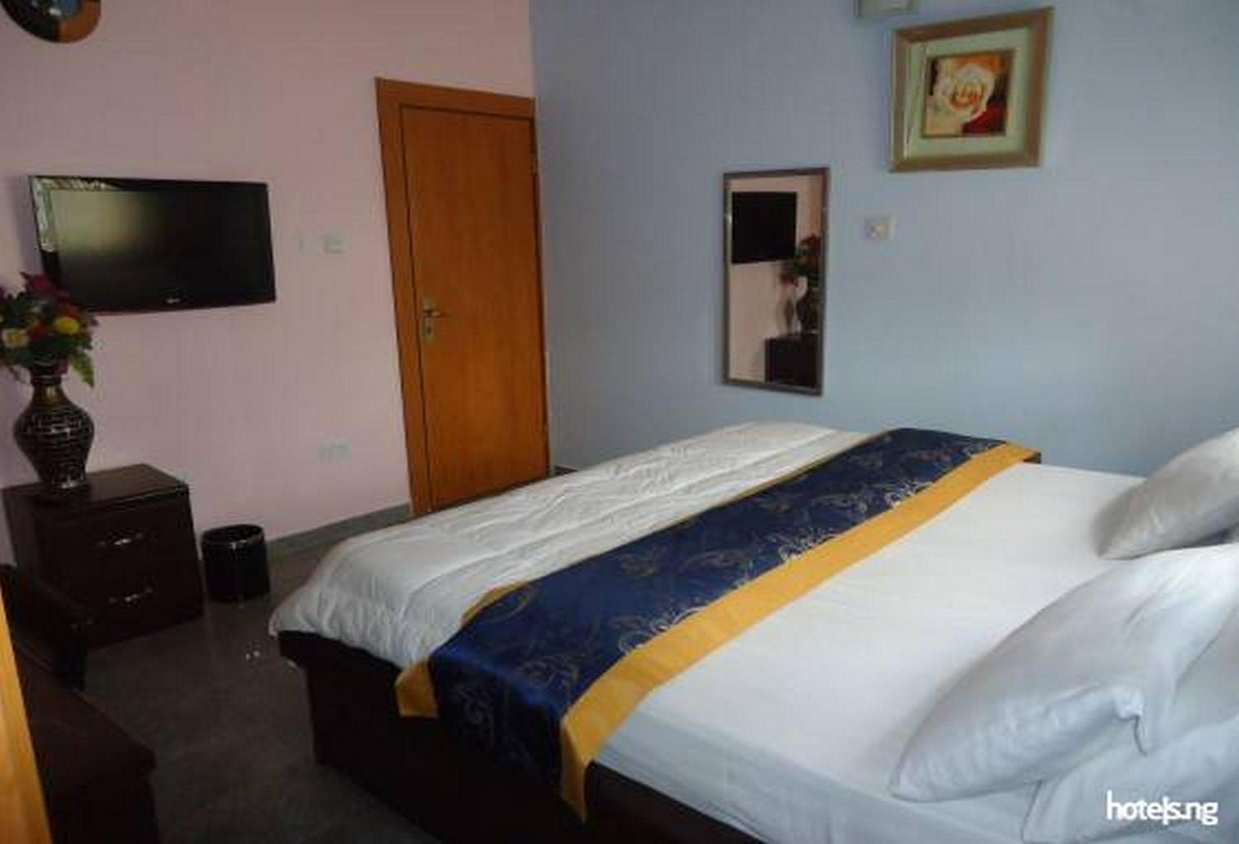 Double or Twin Room photo 3