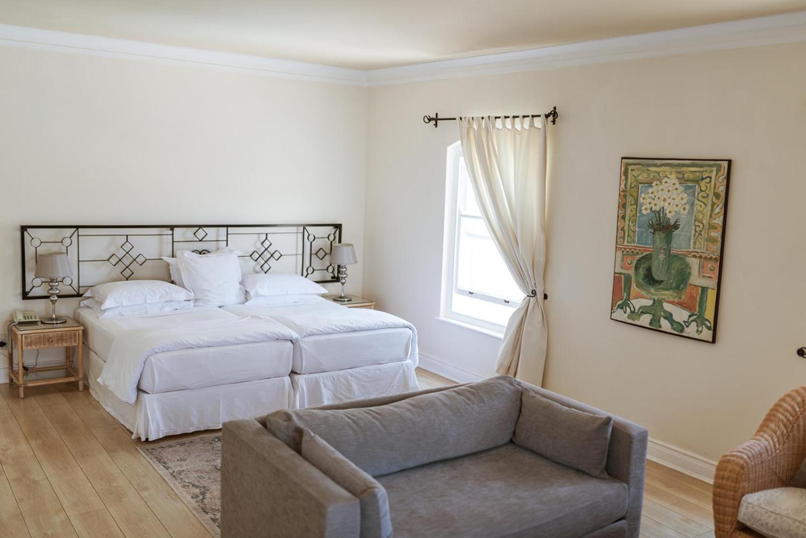 Suite with Partial Sea View - Photo 3