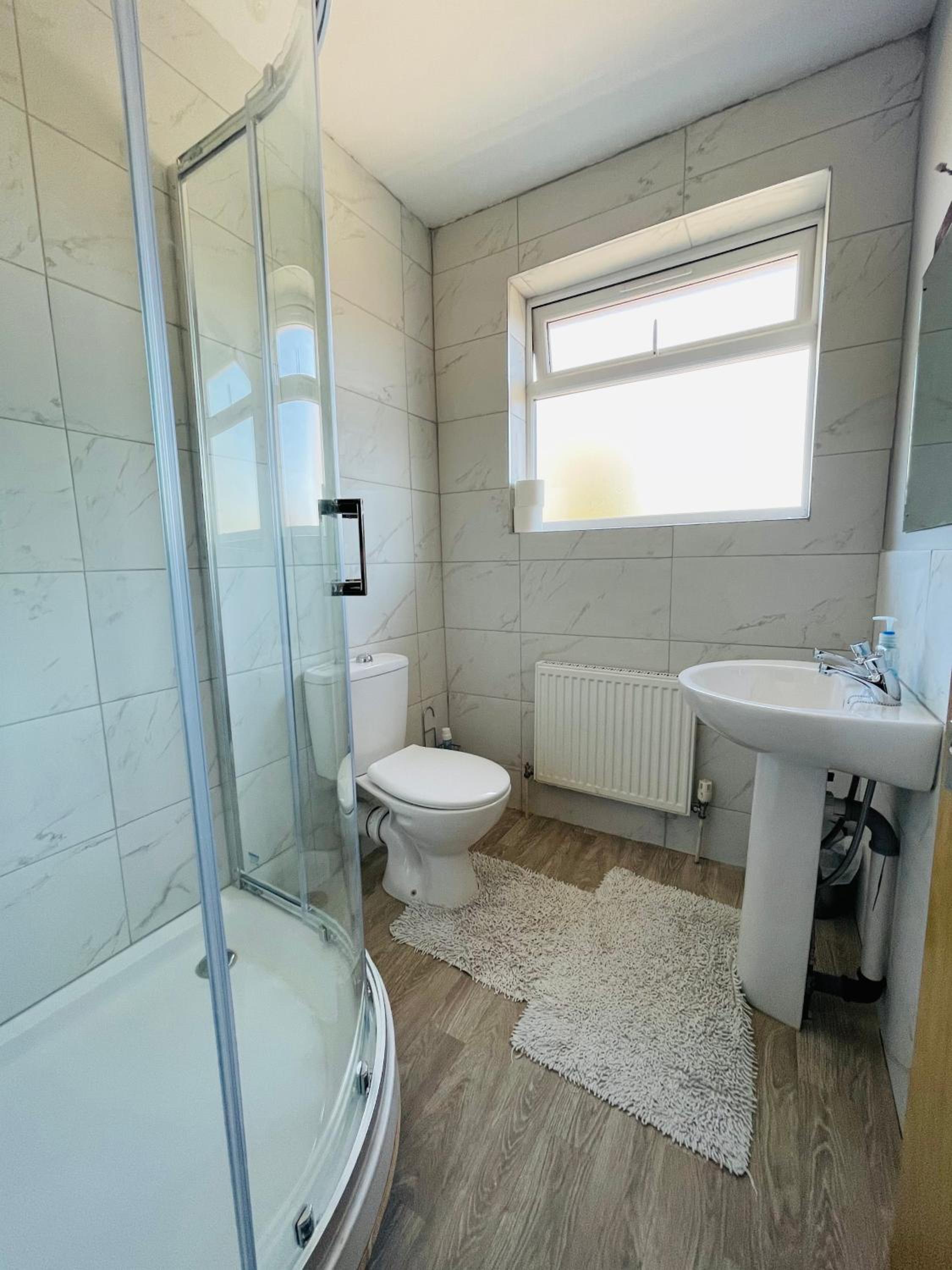 Double Room with Shared Bathroom photo 2
