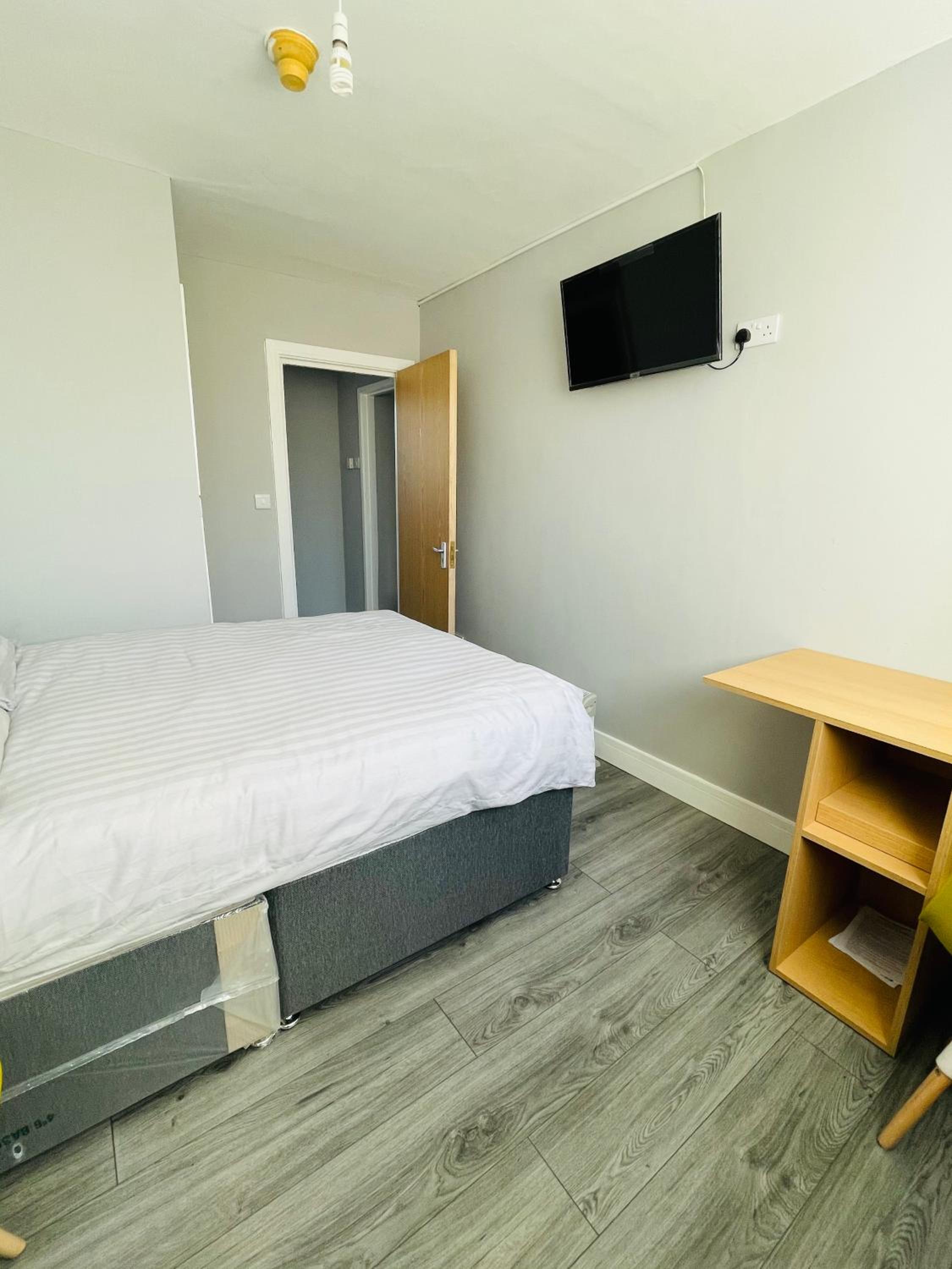 Double Room with Private Bathroom photo 2