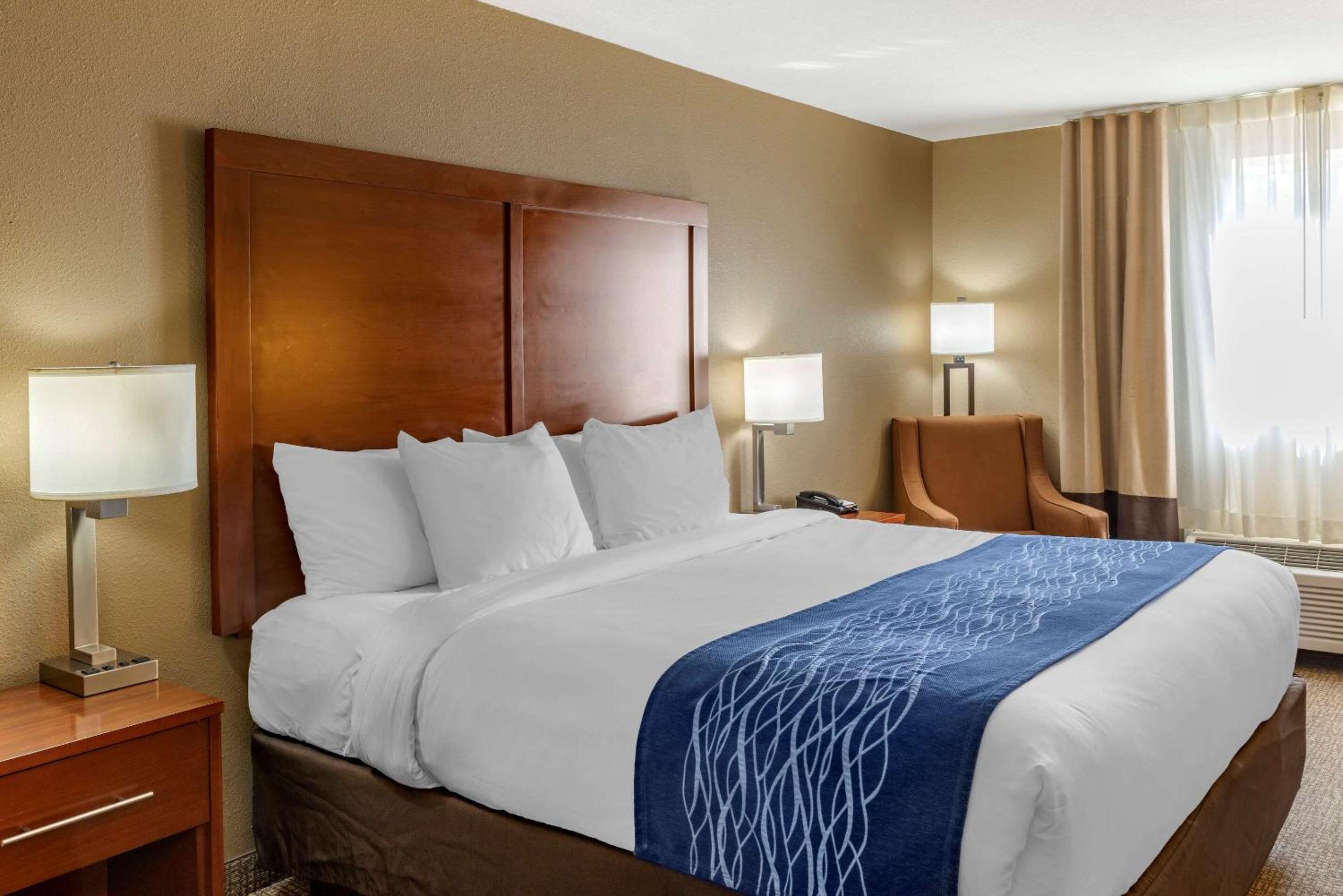 Superior King Room - Non-Smoking - Photo 1