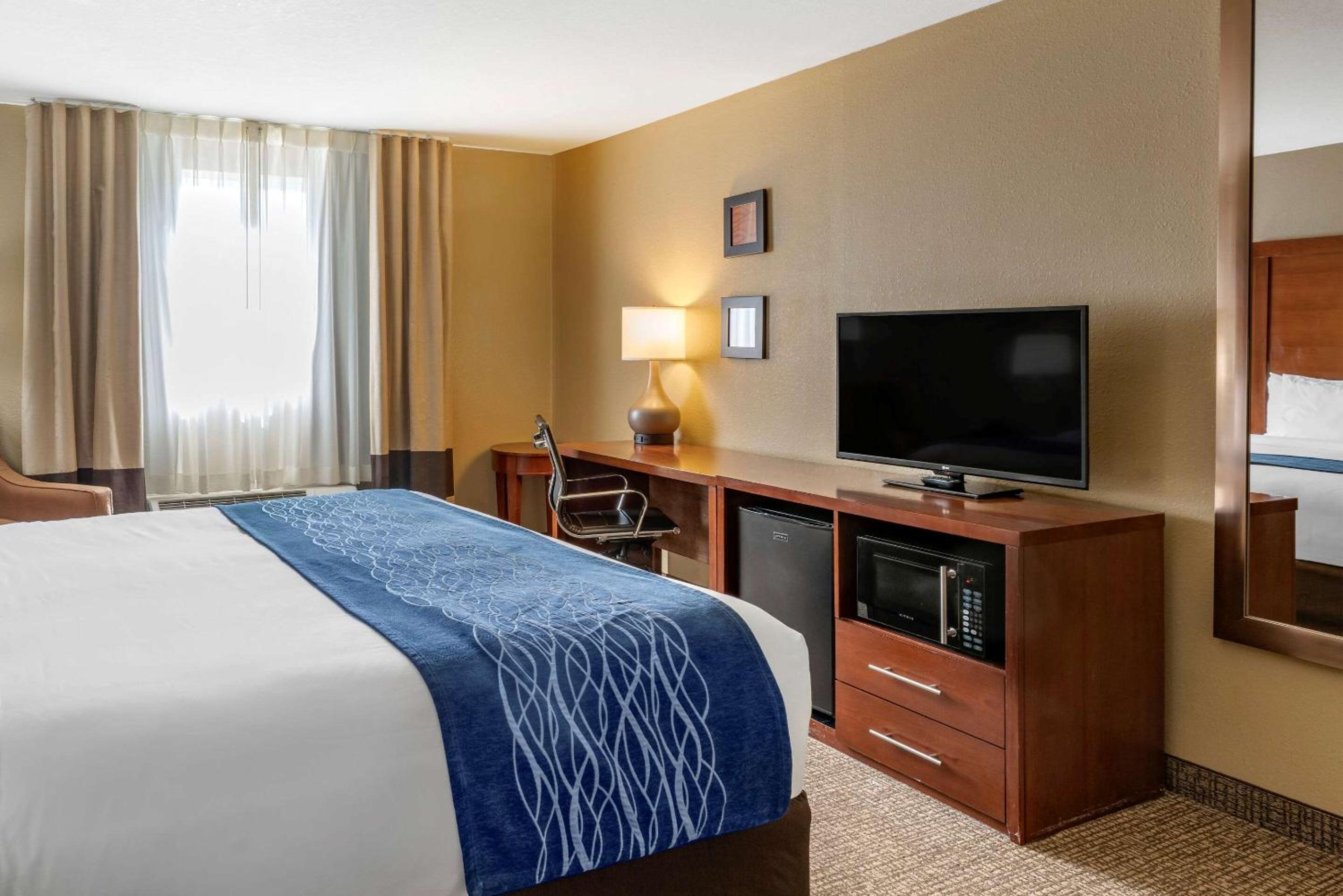 Superior King Room - Non-Smoking - Photo 3