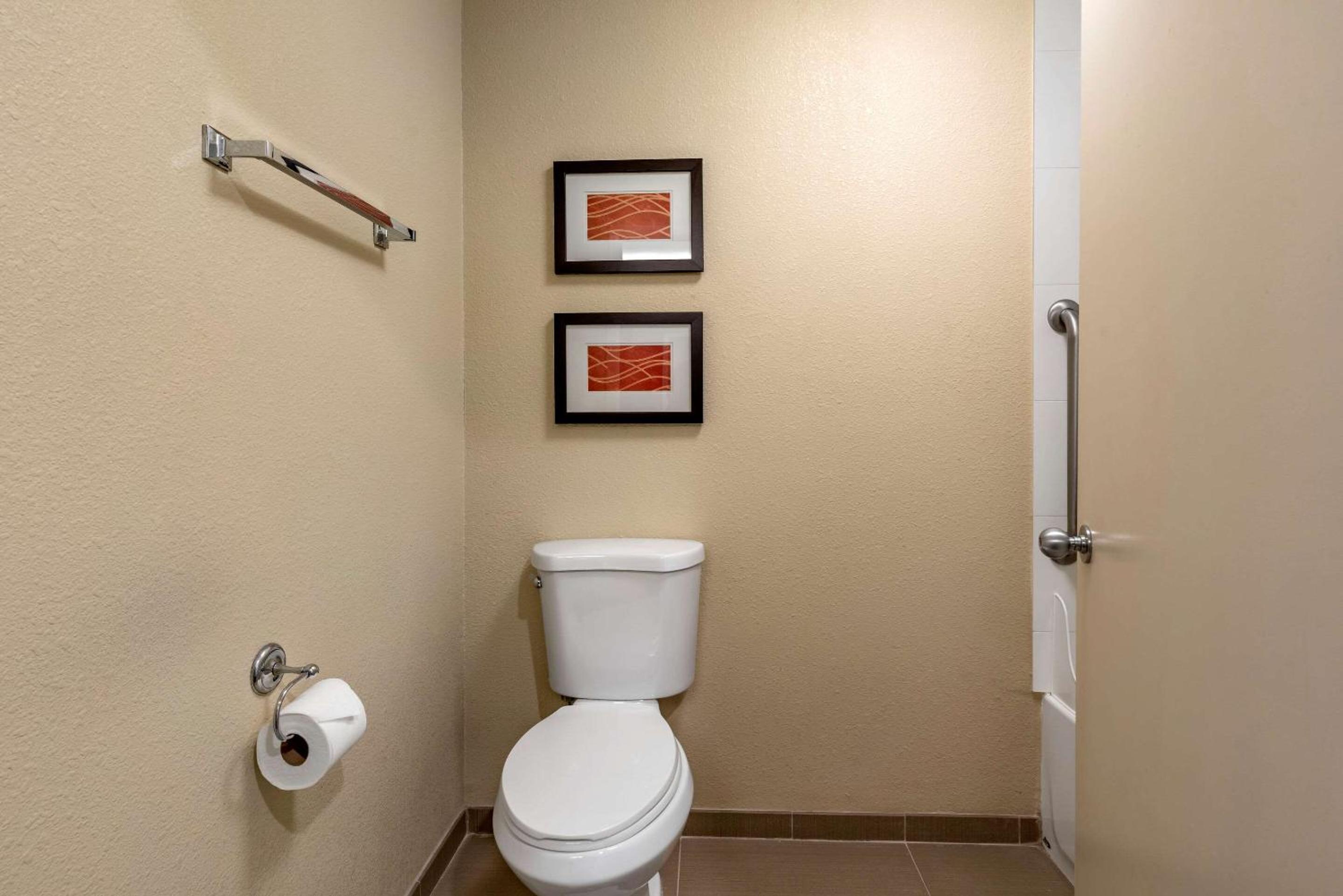 Standard King Room - Non-Smoking  - Photo 6