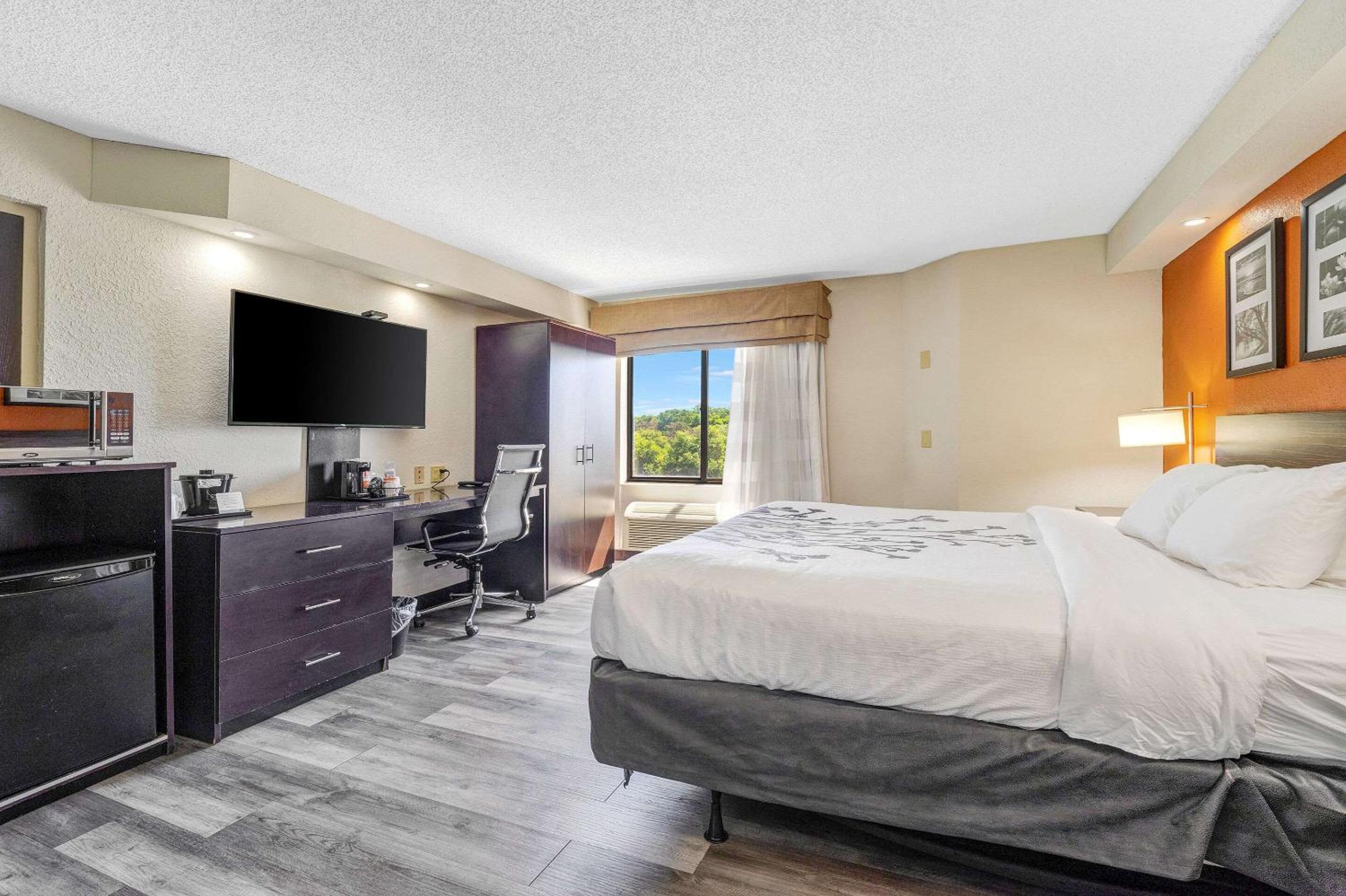 King Room - Disability Access/Non-Smoking - Photo 1