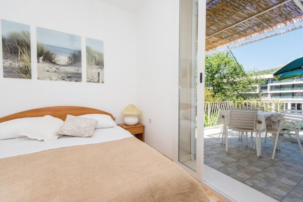 Deluxe Double Room with Terrace and Partial Sea View