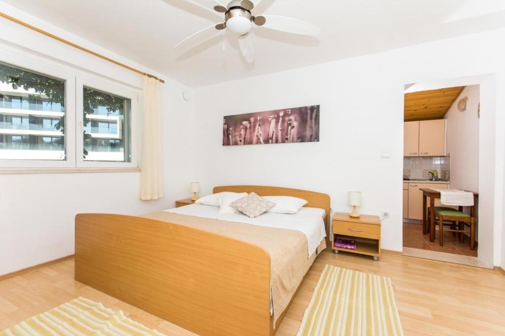 Comfort Studio Apartment with Terrace and Partial Sea View