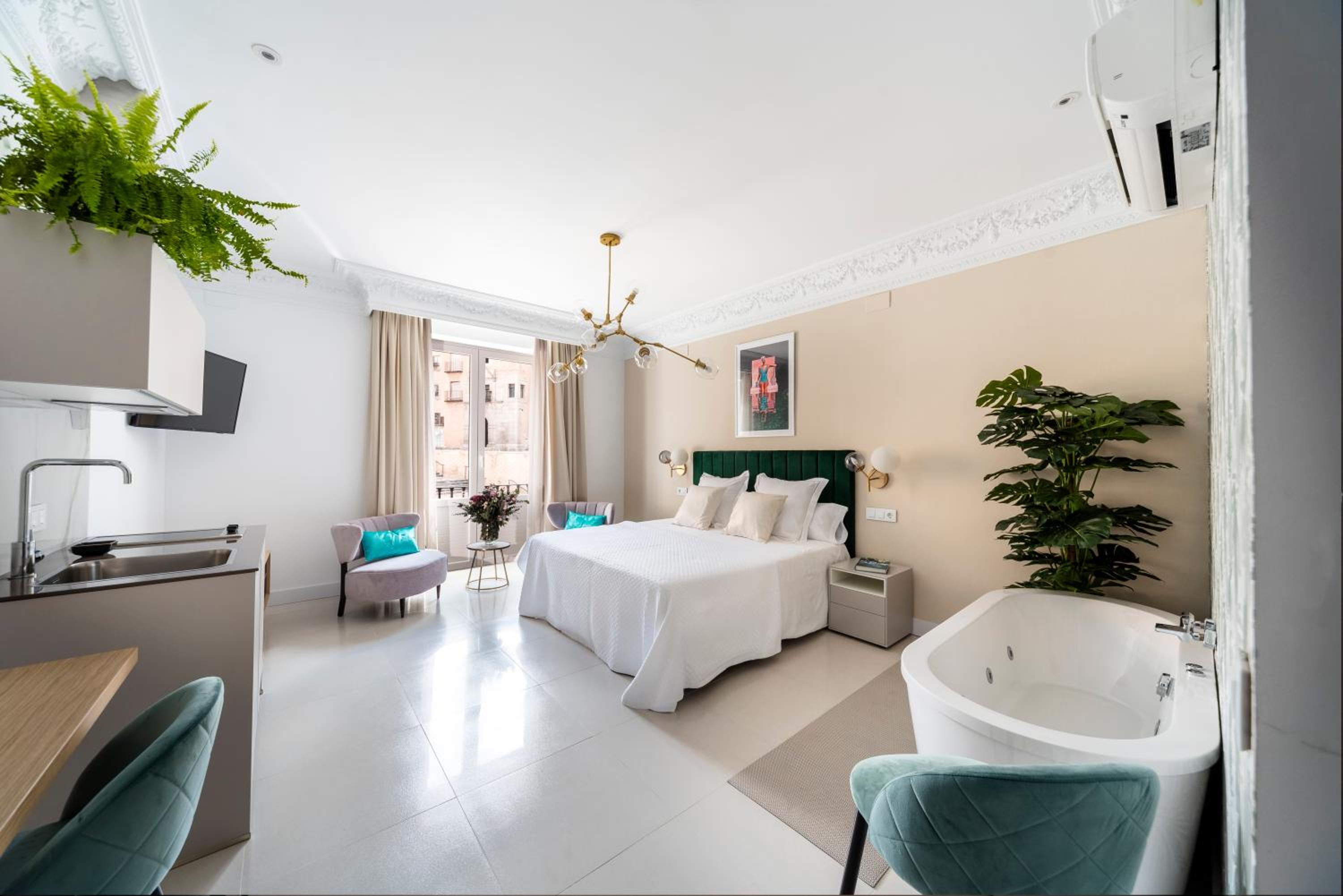 Studio with Spa Bath