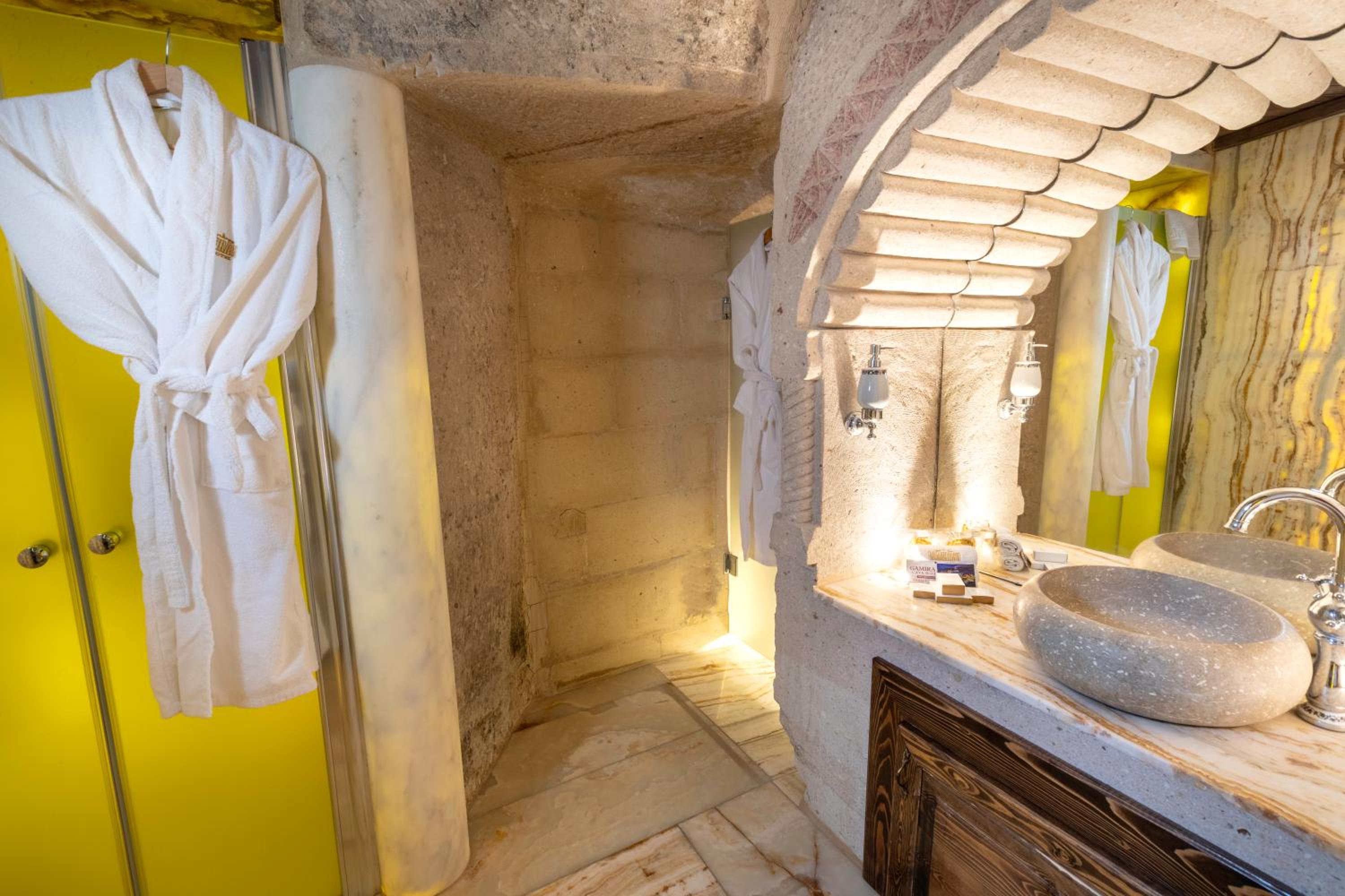 Double Cave Room  - Photo 18