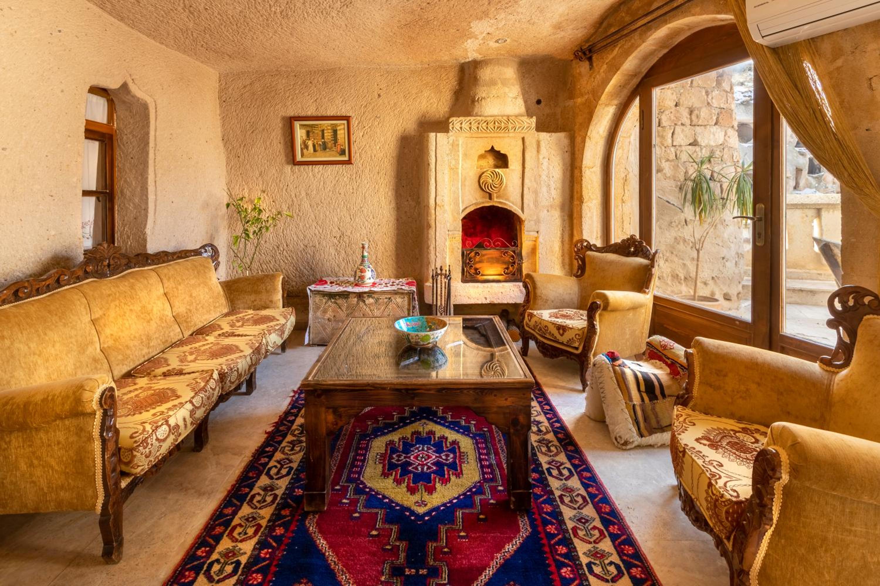 Superior Family Room - Photo 8