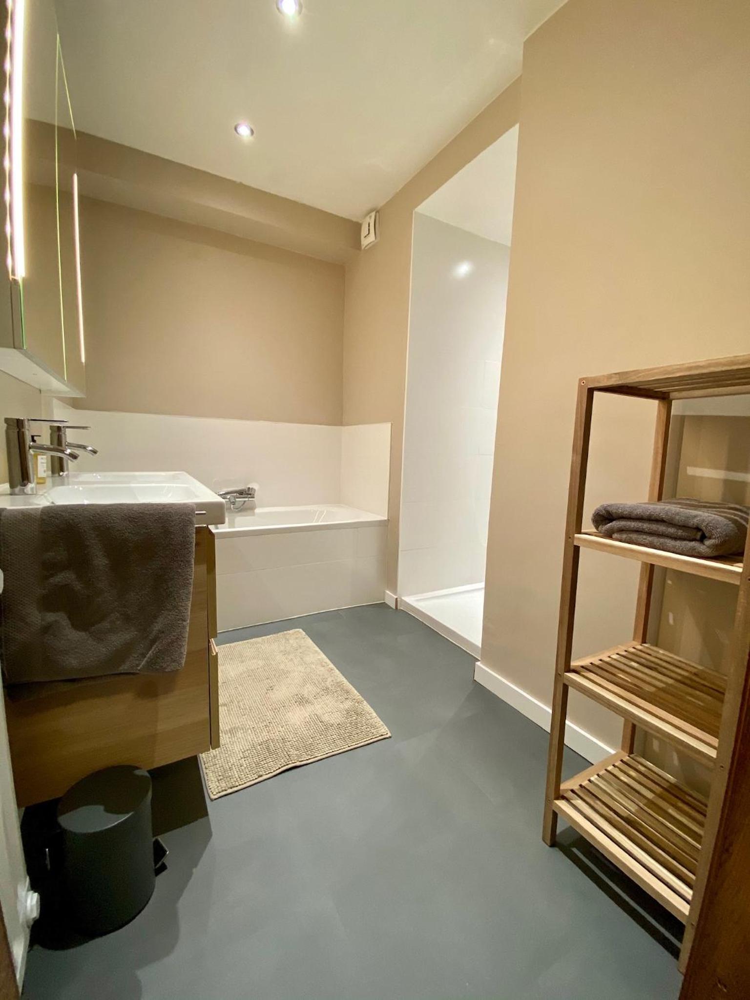 Three-Bedroom Apartment - Photo 13