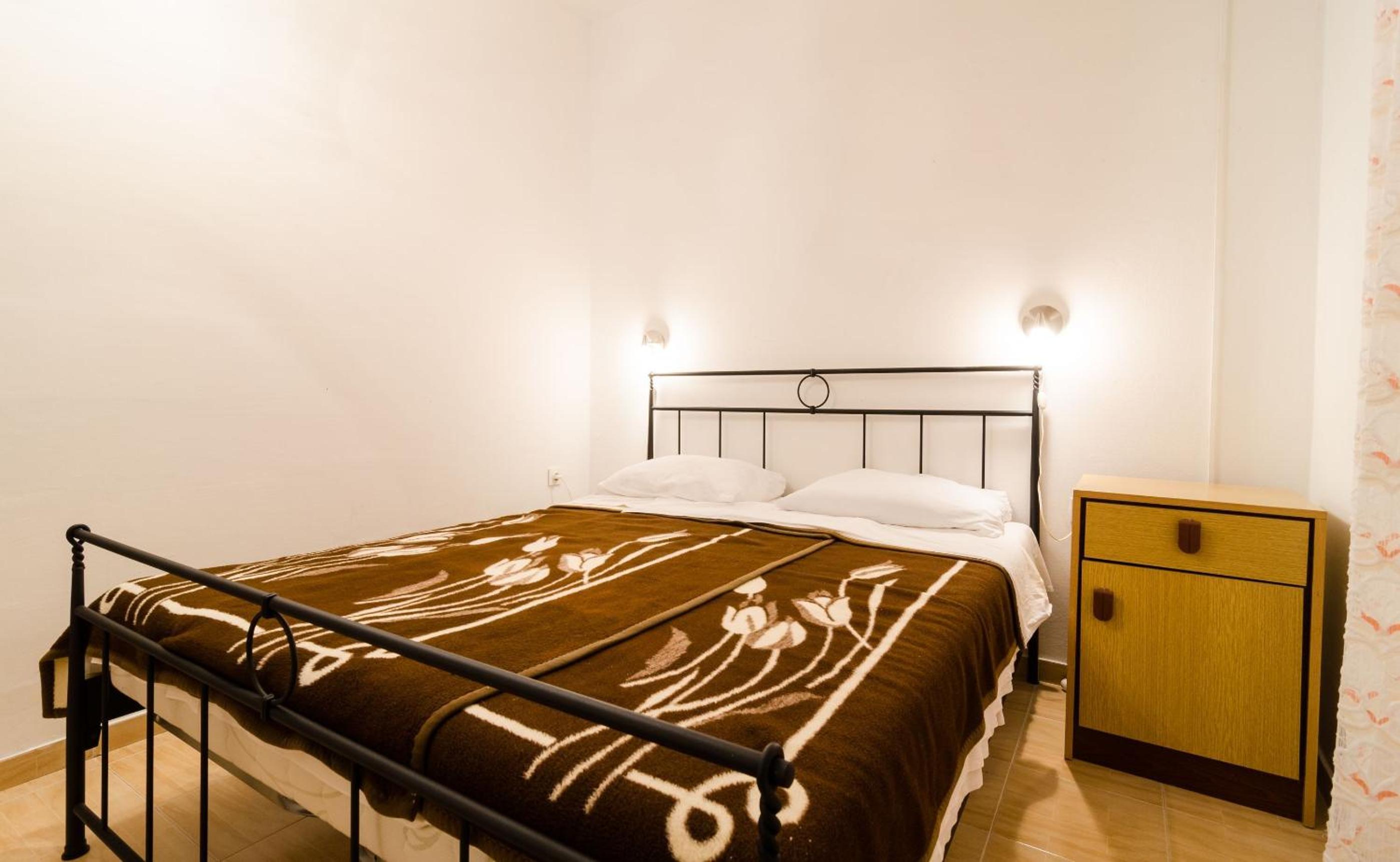 Budget Double Room - Photo 14