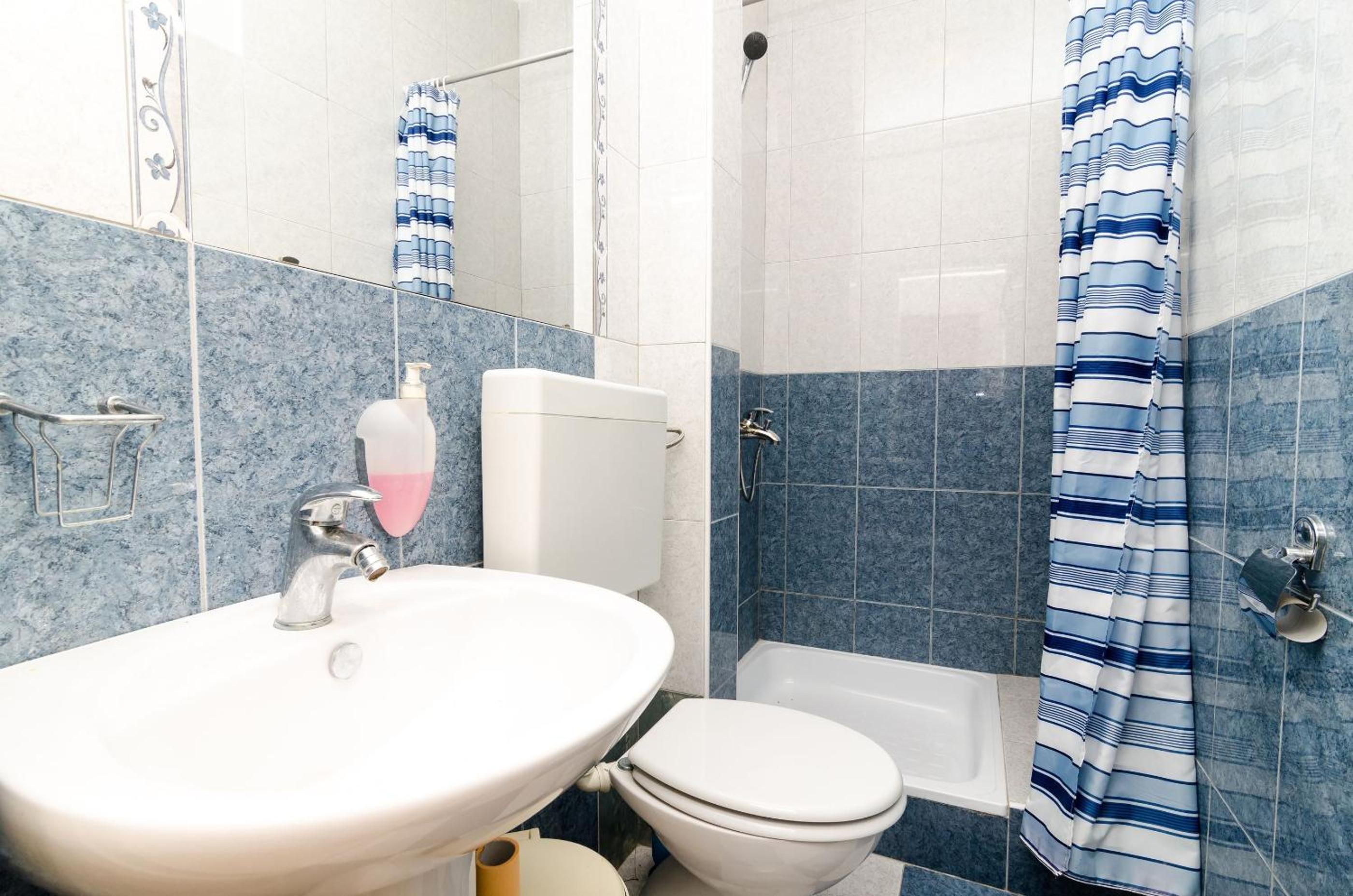 Budget Double Room - Photo 2