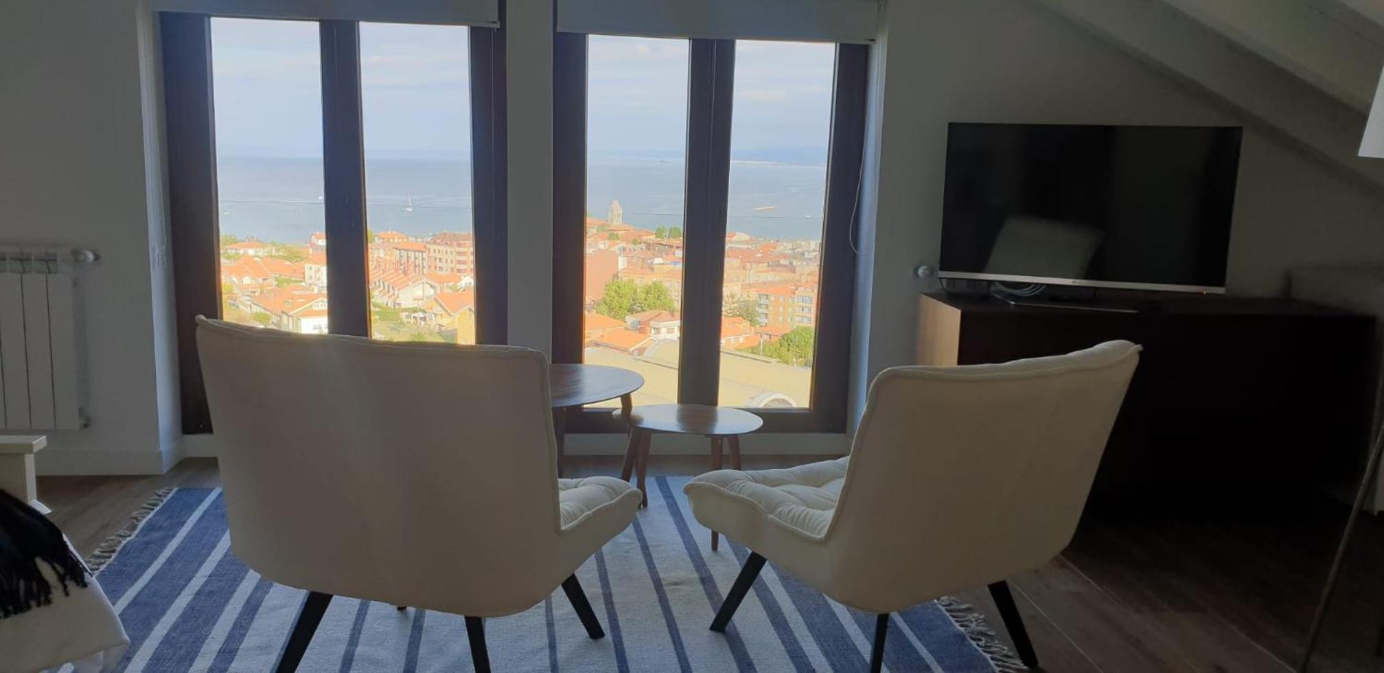 Superior Suite with Sea View - Photo 2