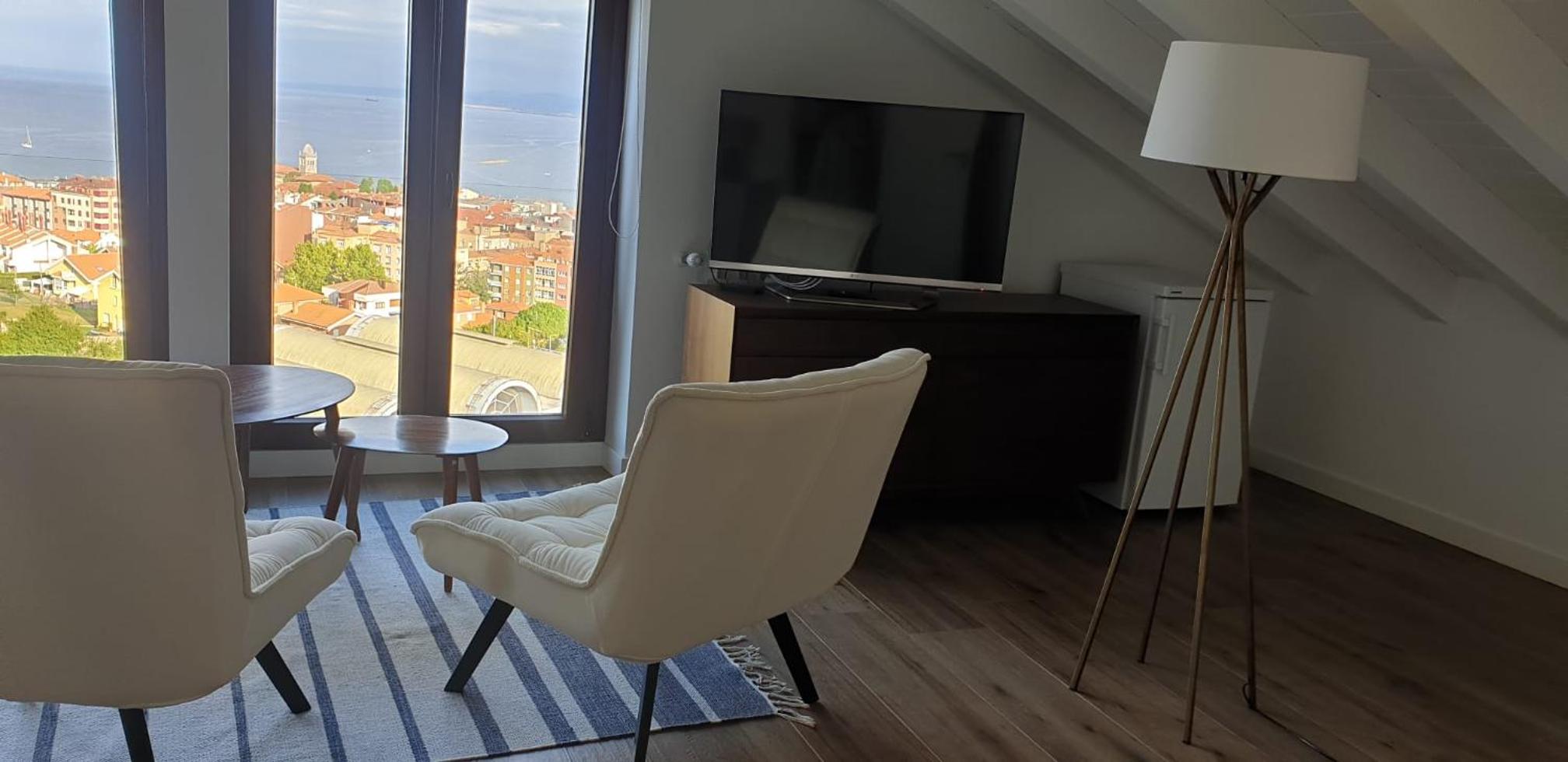Superior Suite with Sea View - Photo 3