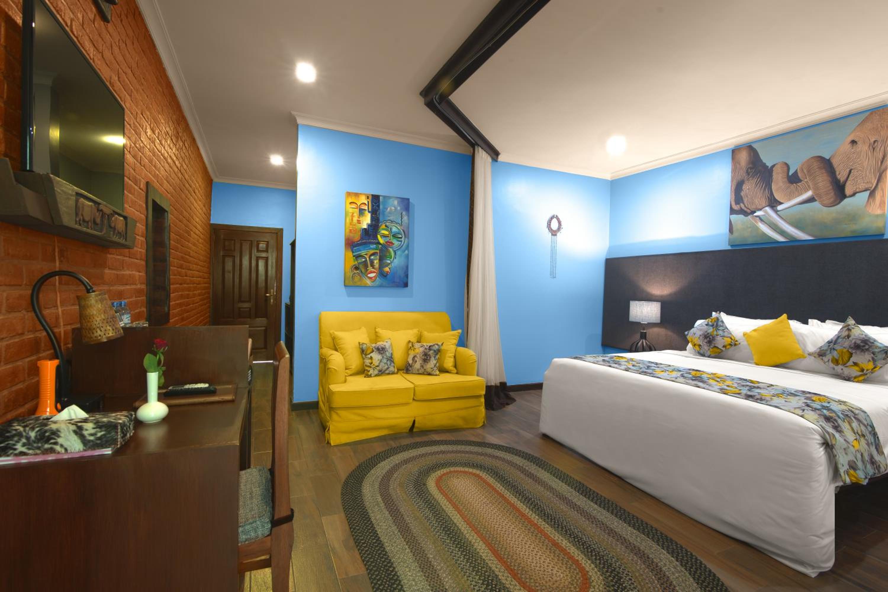 Deluxe Double Room with Balcony photo 2