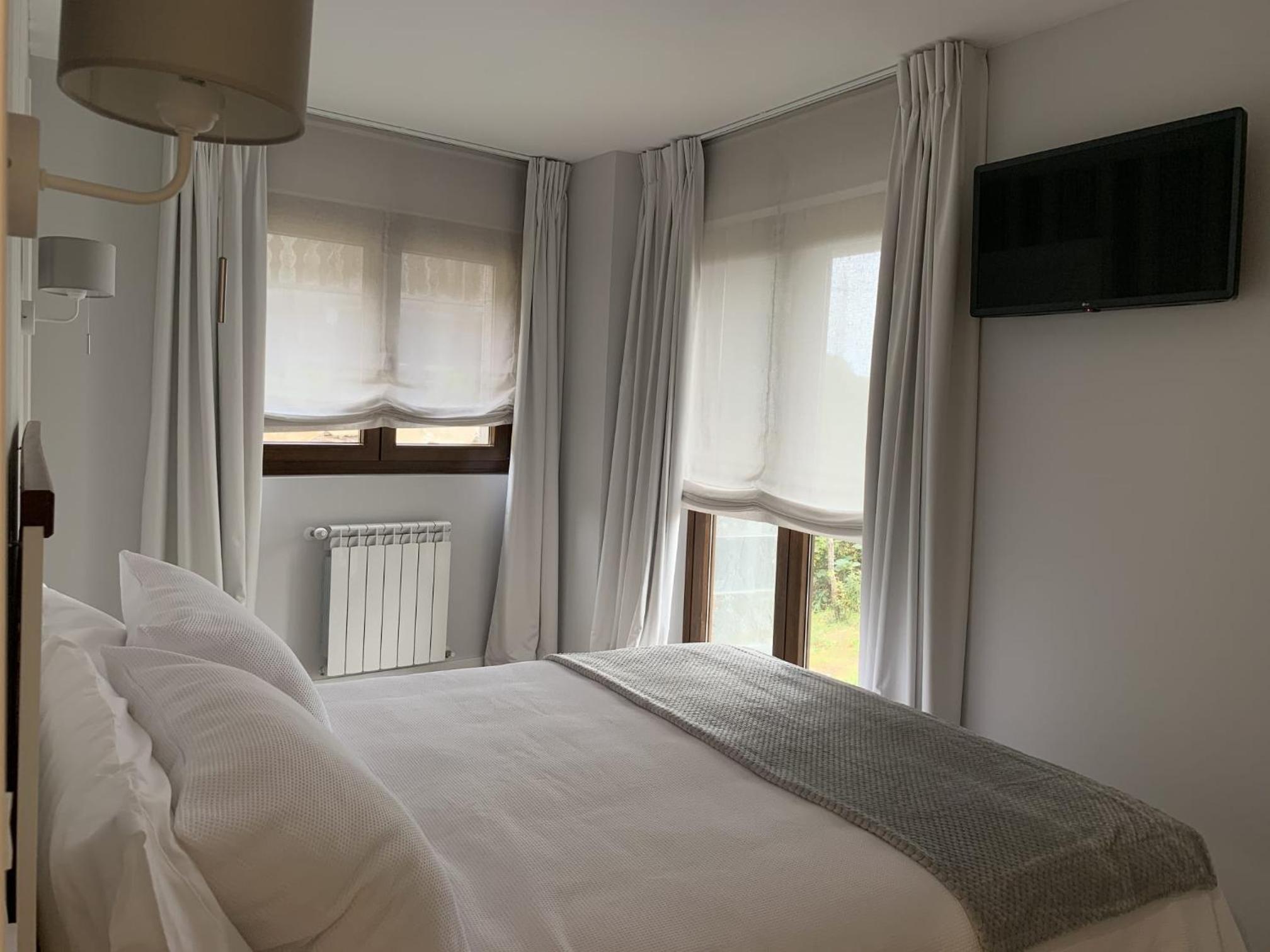 Deluxe Double Room with Balcony and Sea View - Photo 7