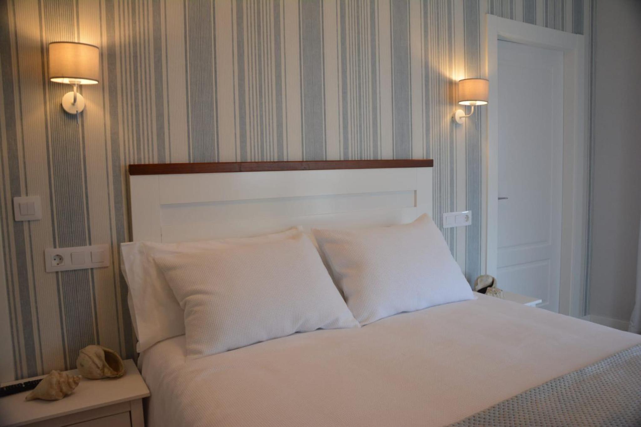 Deluxe Double Room with Balcony and Sea View - Photo 8