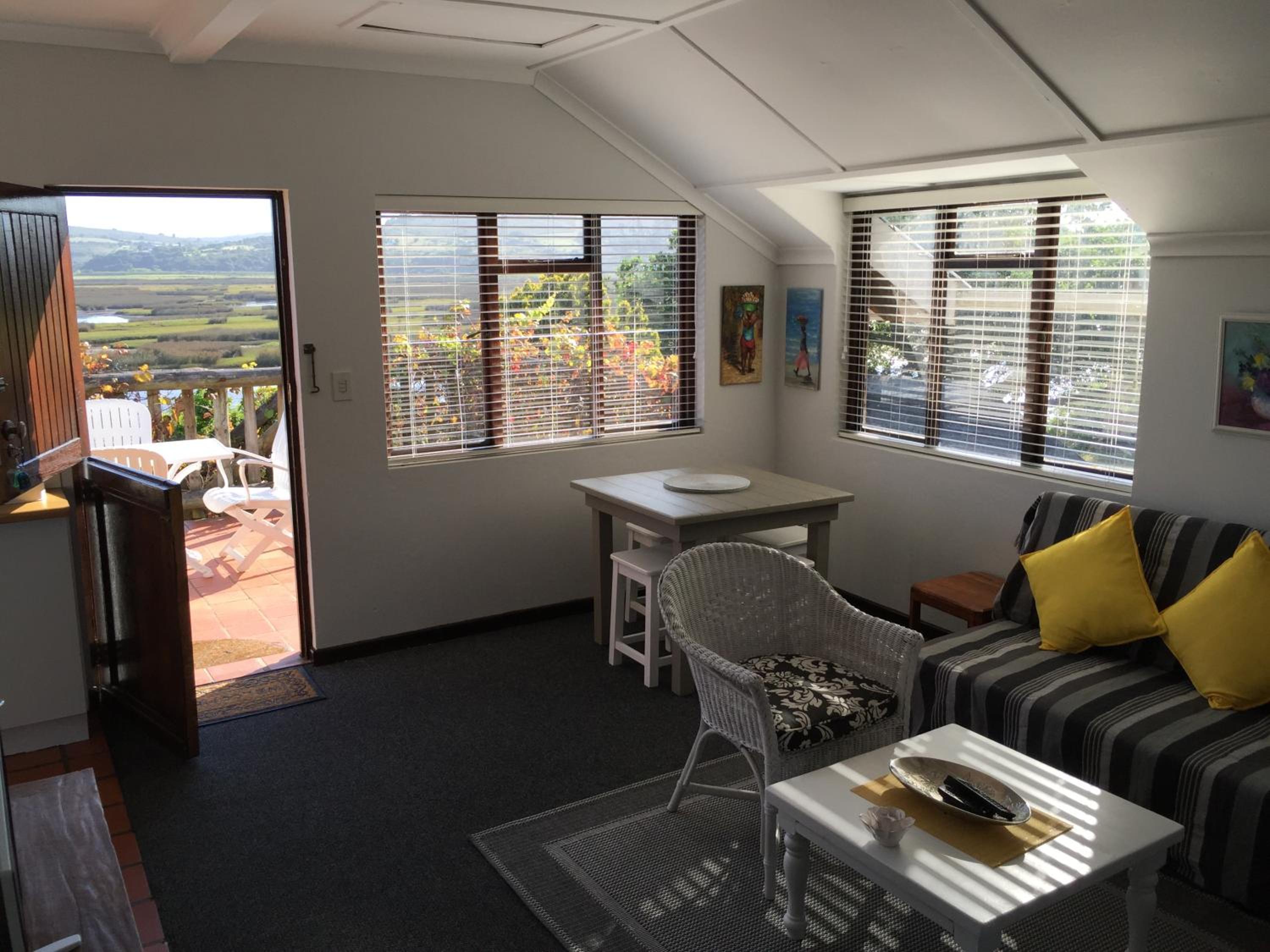 Apartment with Terrace - Photo 9