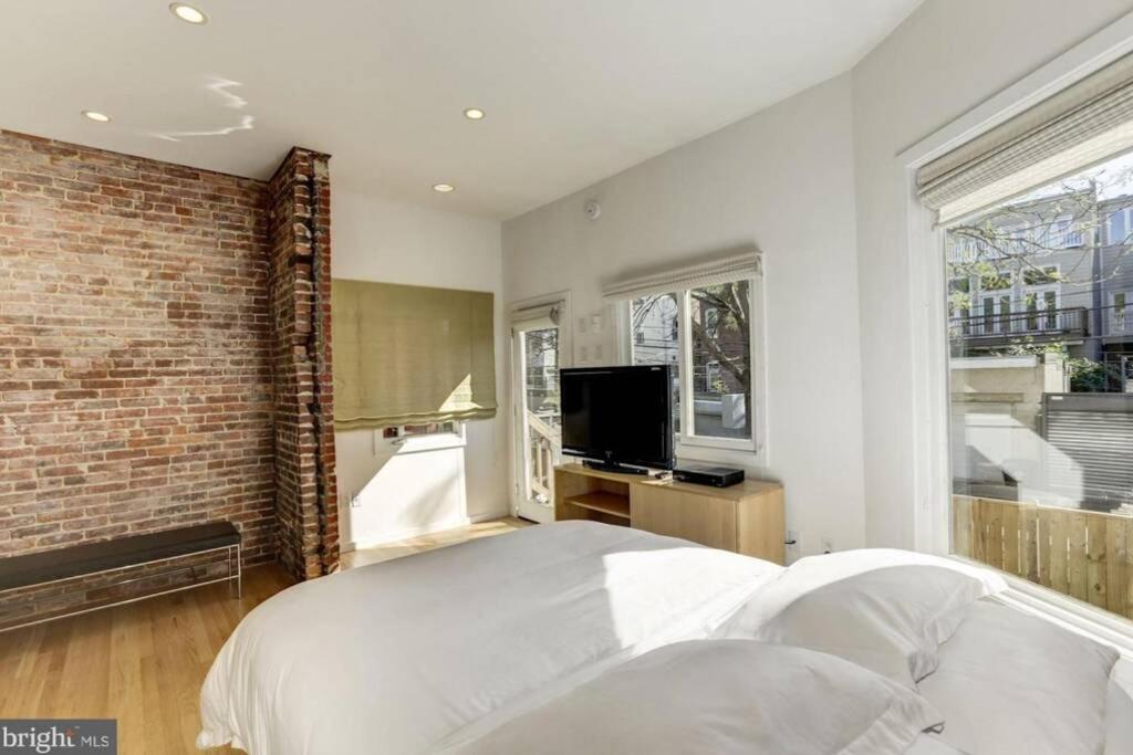 One-Bedroom Apartment - Photo 20