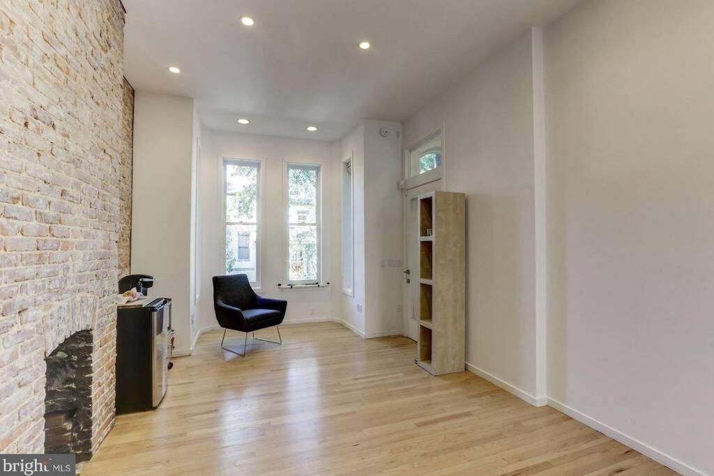 One-Bedroom Apartment - Photo 9