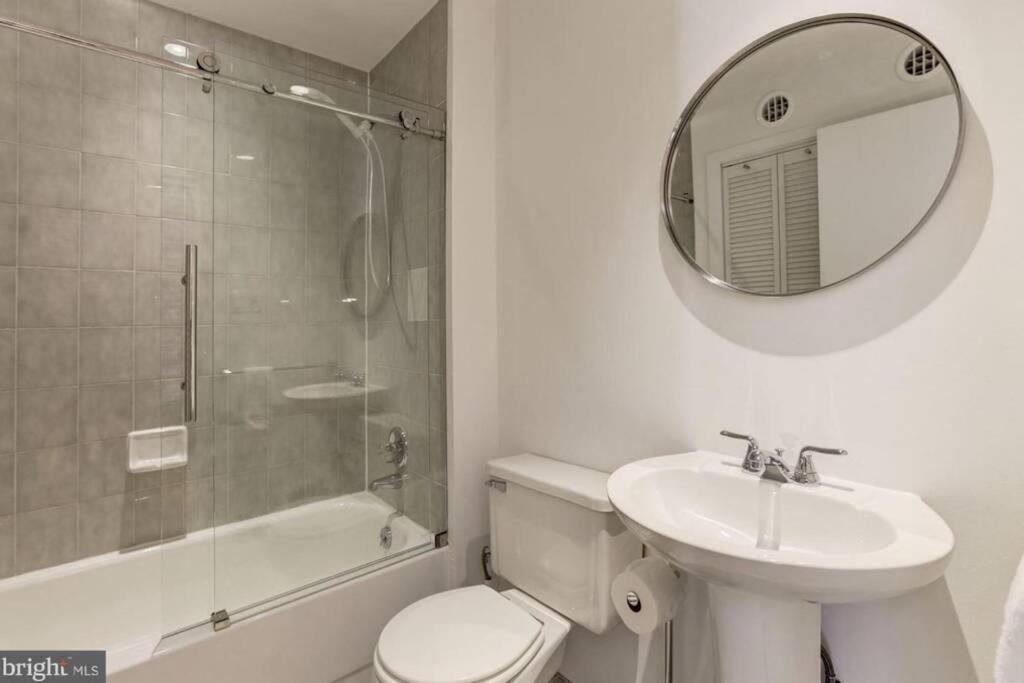One-Bedroom Apartment - Photo 8