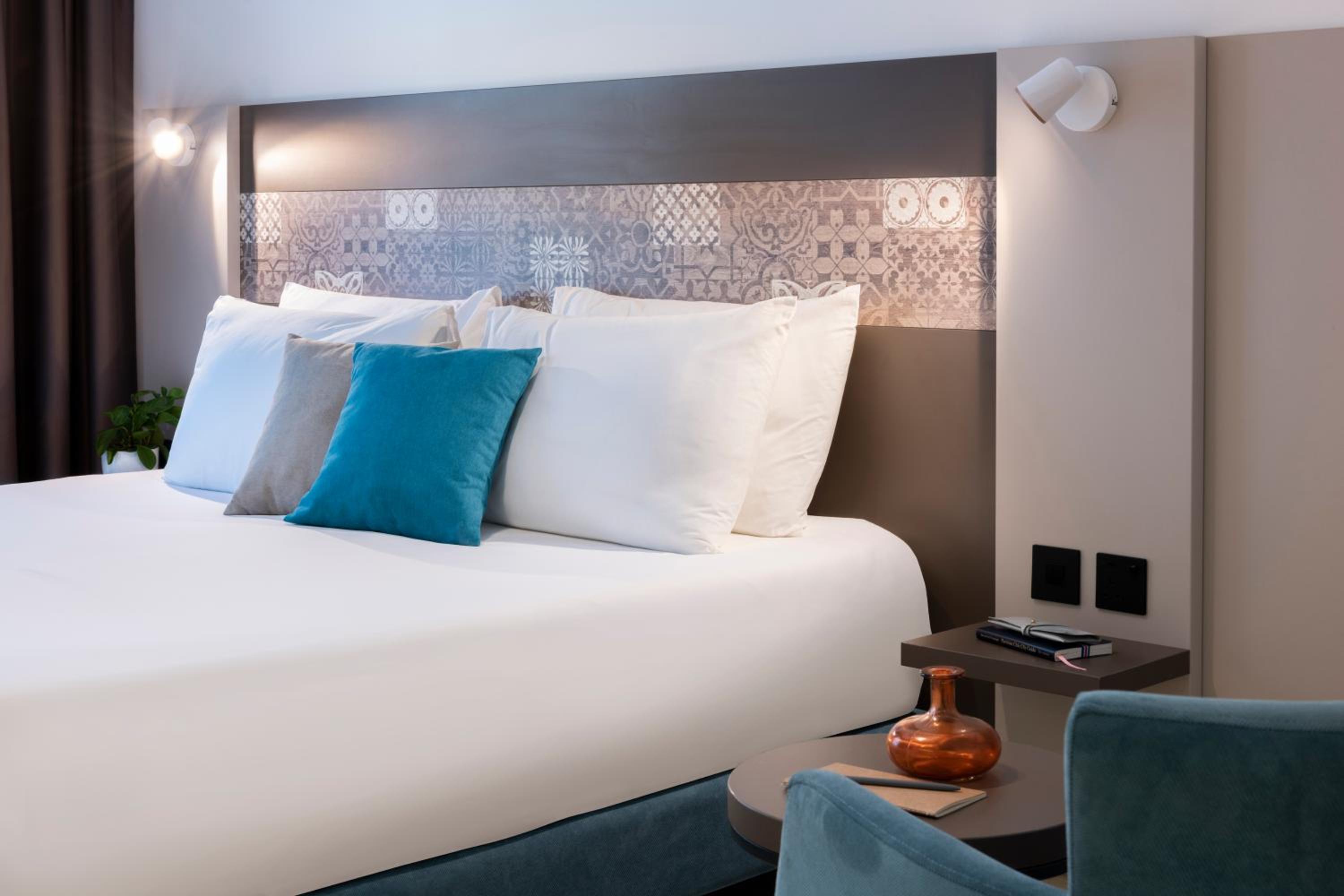 Standard Double or Twin Room with Partial Sea View