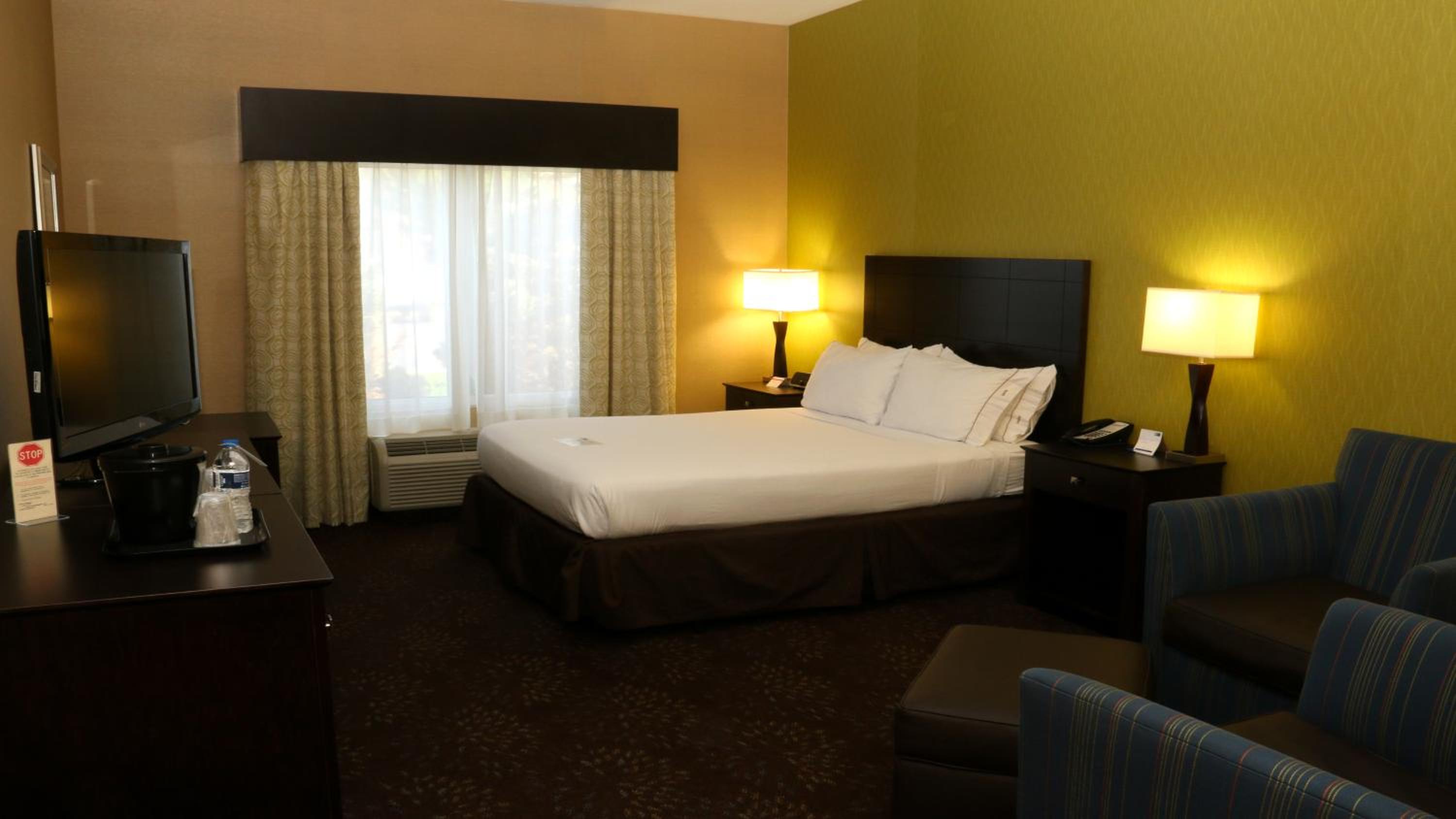 King Studio Suite with Mobility Accessible Tub - Non-Smoking - Photo 1