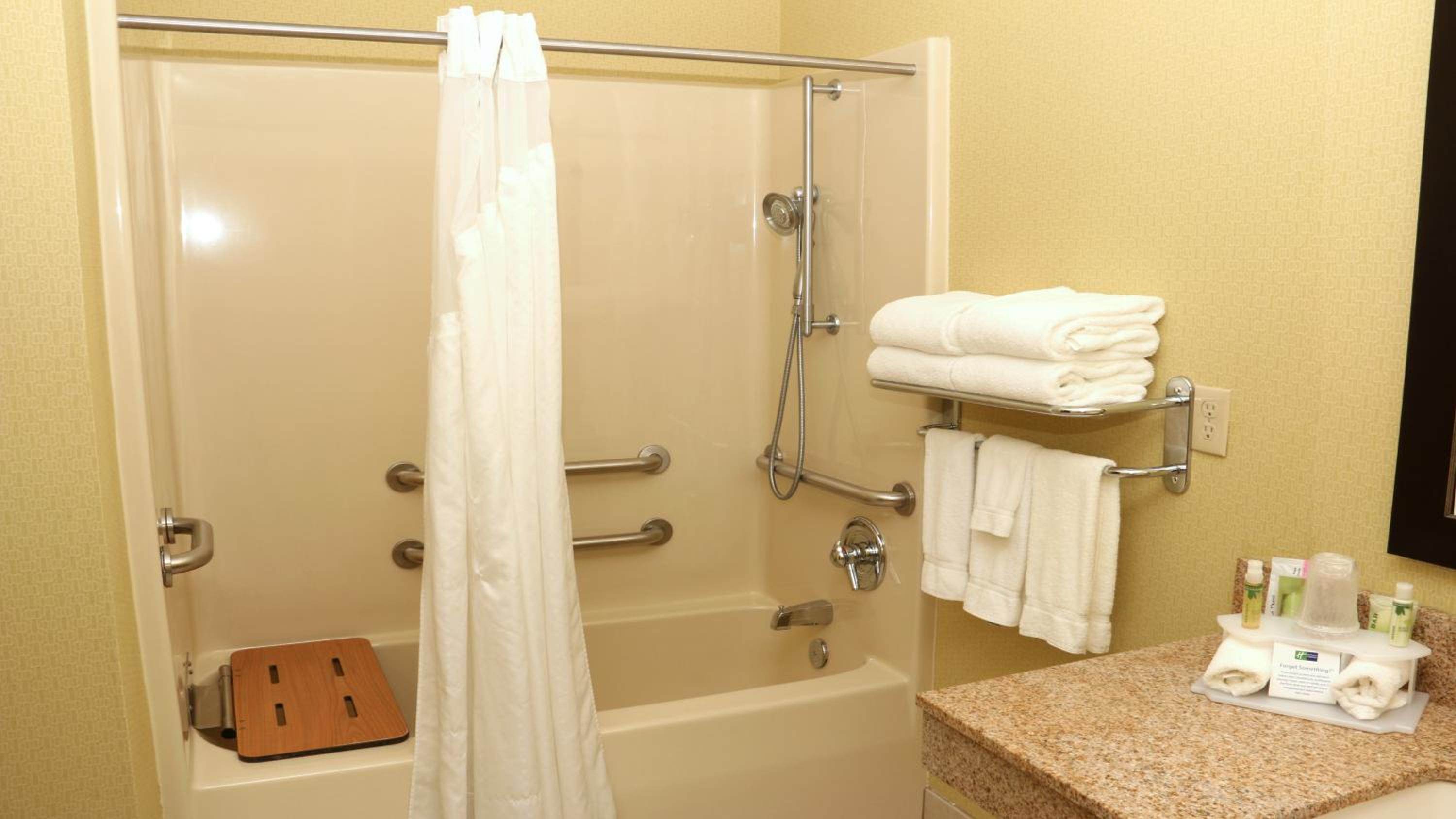 King Studio Suite with Mobility Accessible Tub - Non-Smoking - Photo 4
