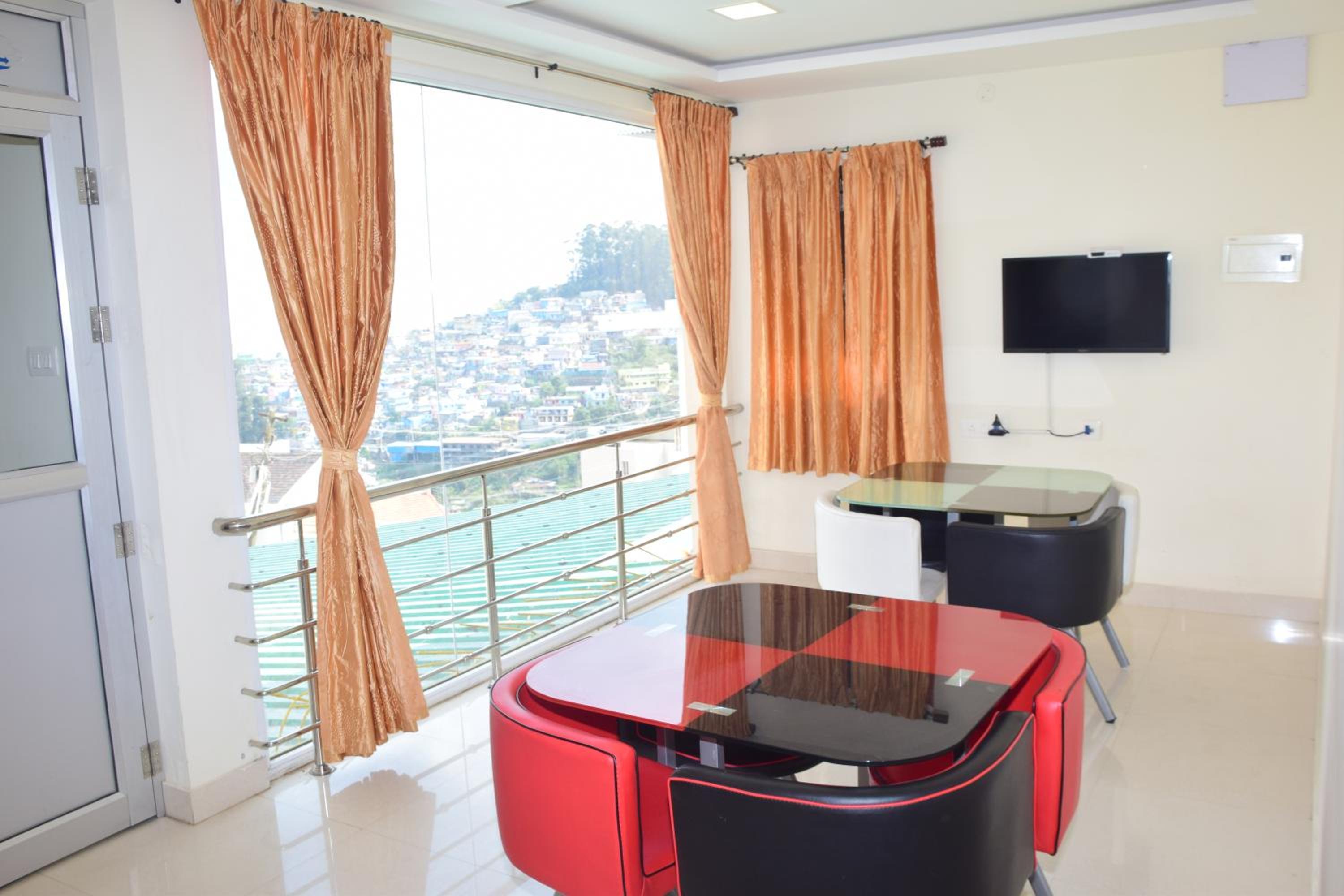 Three-Bedroom Suite - Photo 12