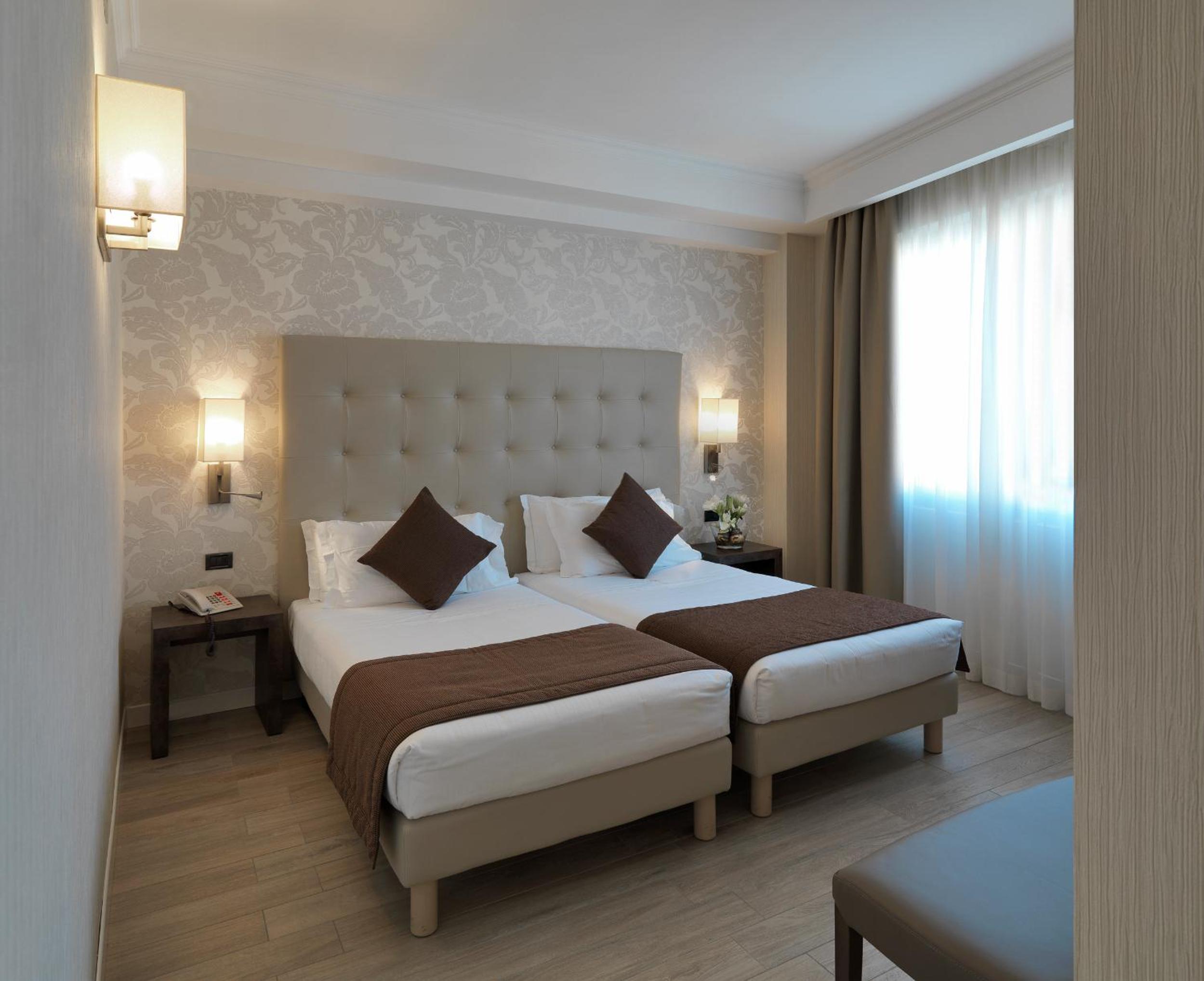 Deluxe Double or Twin Room photo 1