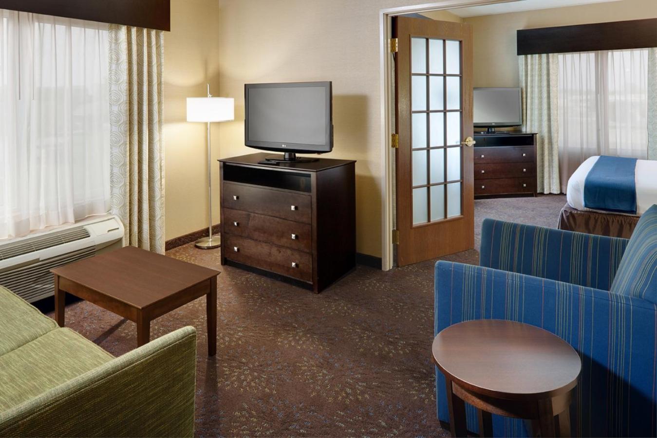 Executive King Suite - Non-Smoking - Photo 1