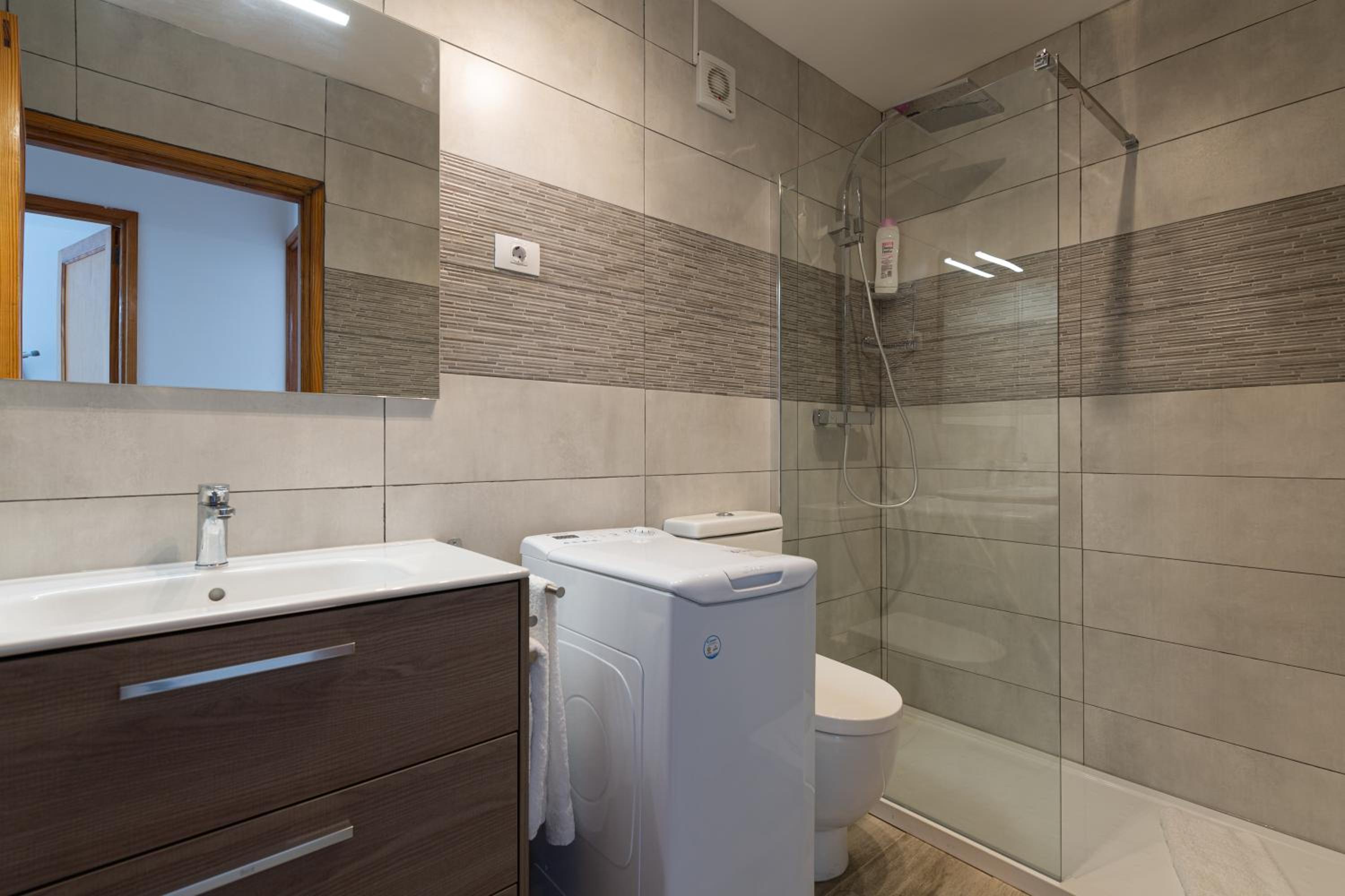 Apartment with Sea View - Photo 18
