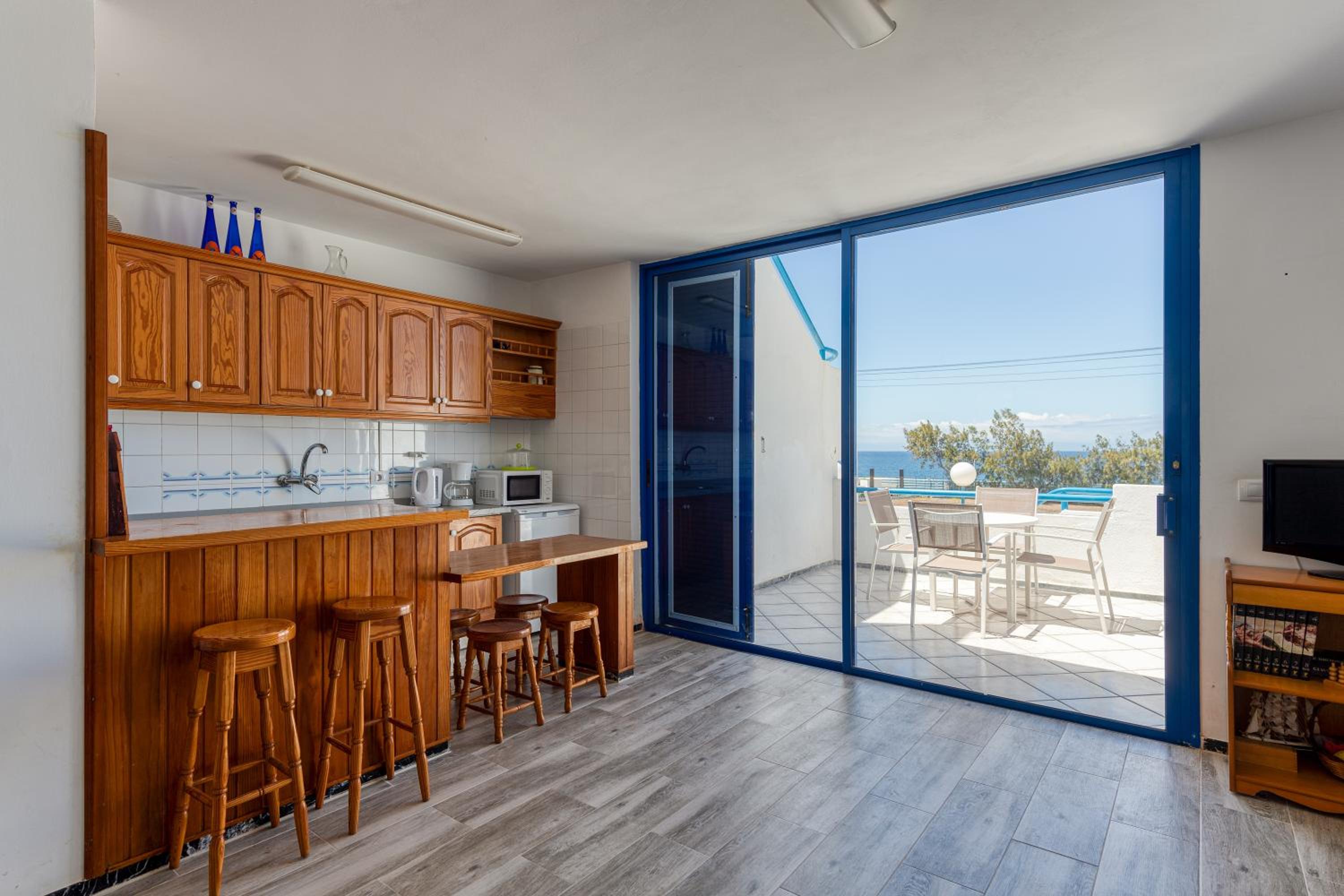 Apartment with Sea View - Photo 3