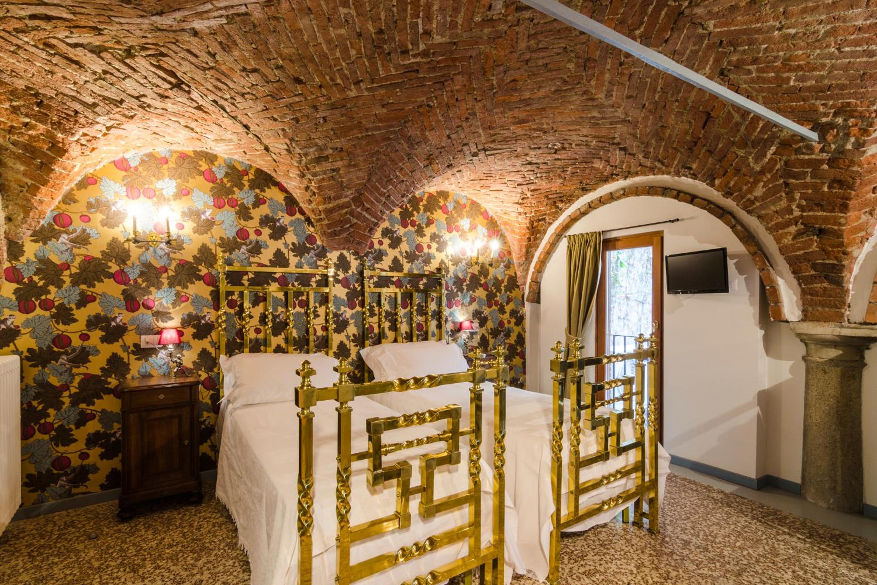 Superior Twin/Double Room