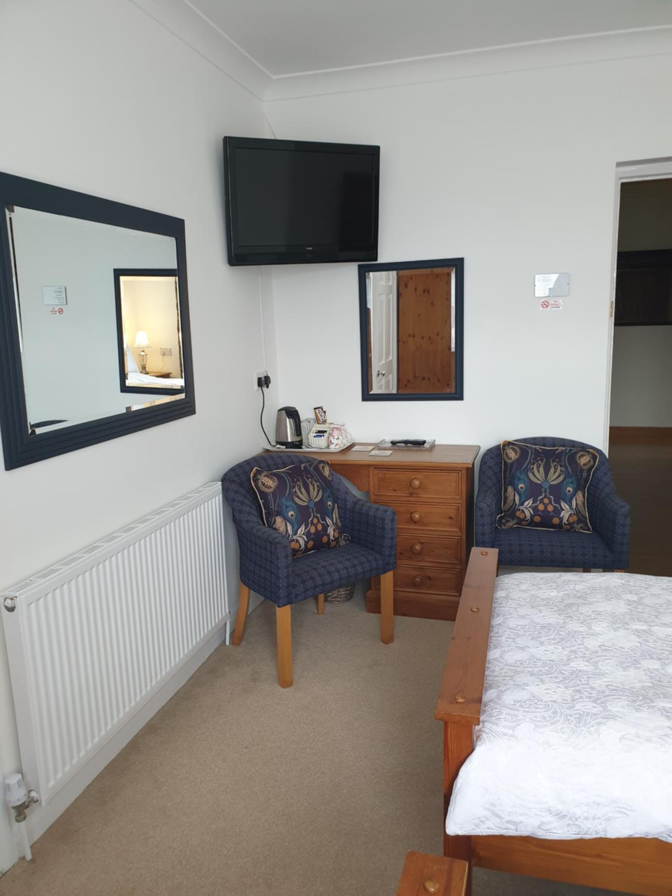Standard Twin Room with Garden View - Photo 3