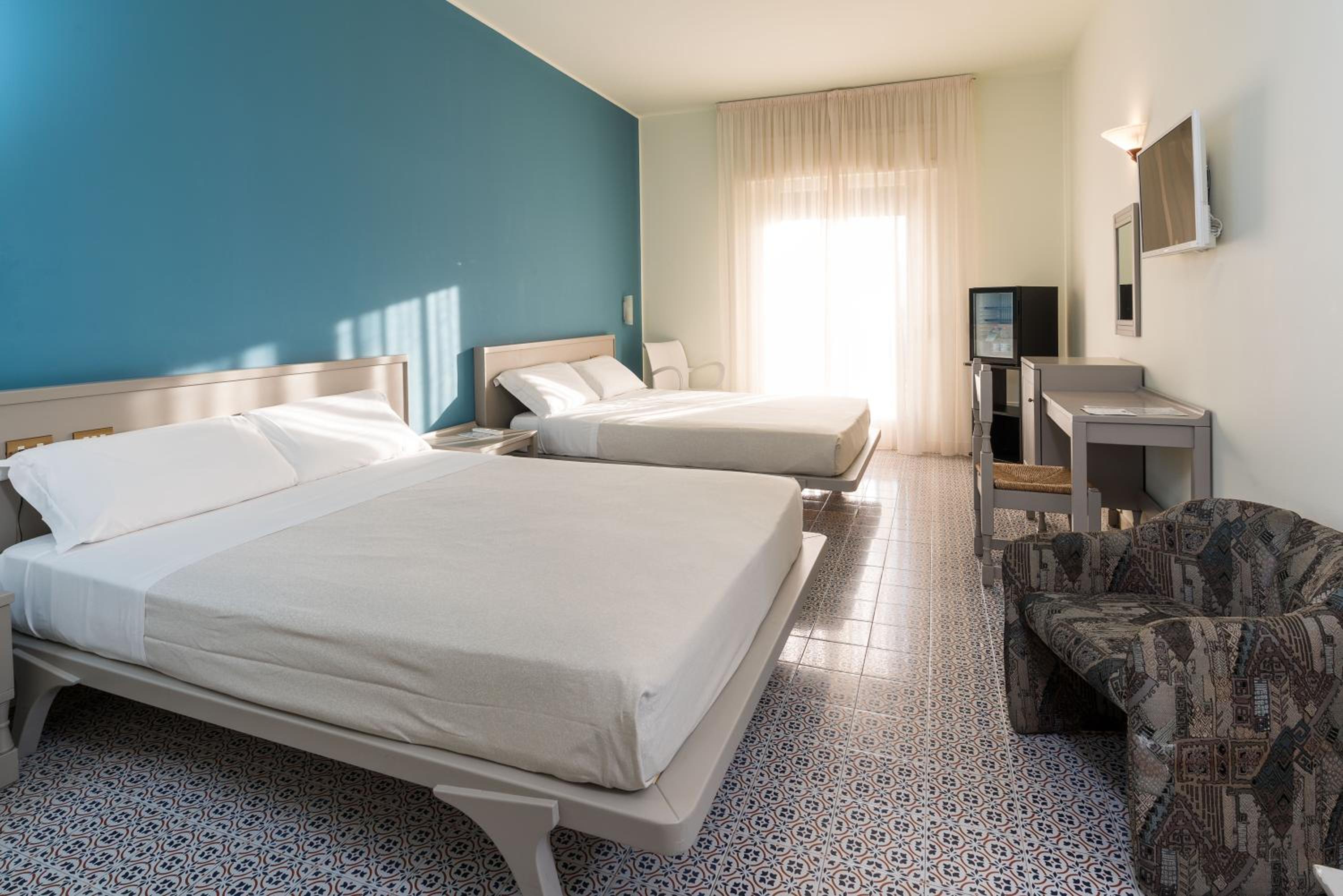 Classic Quadruple Room - Photo 2