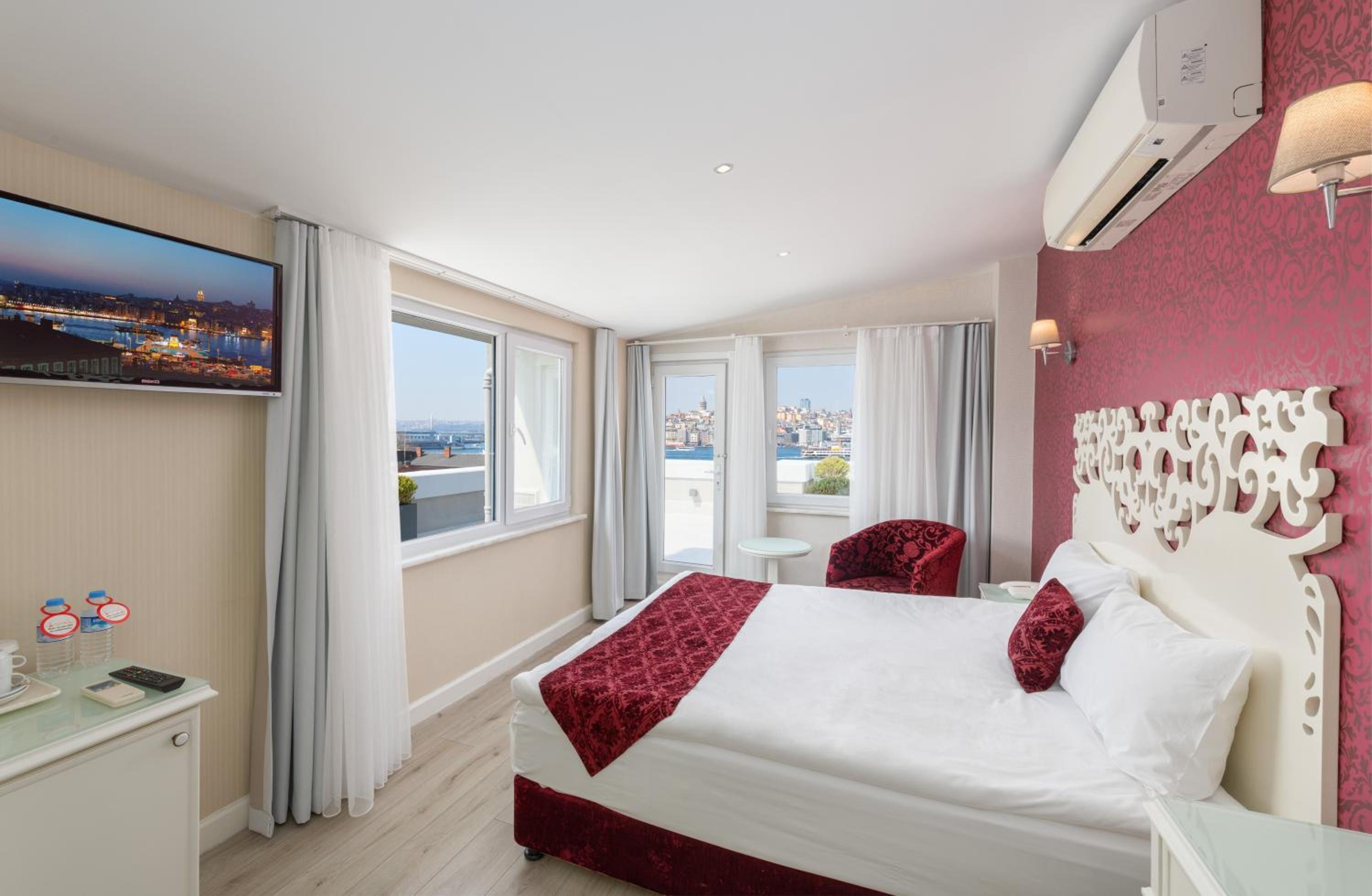 Deluxe Double Room with Balcony and Sea View photo 1