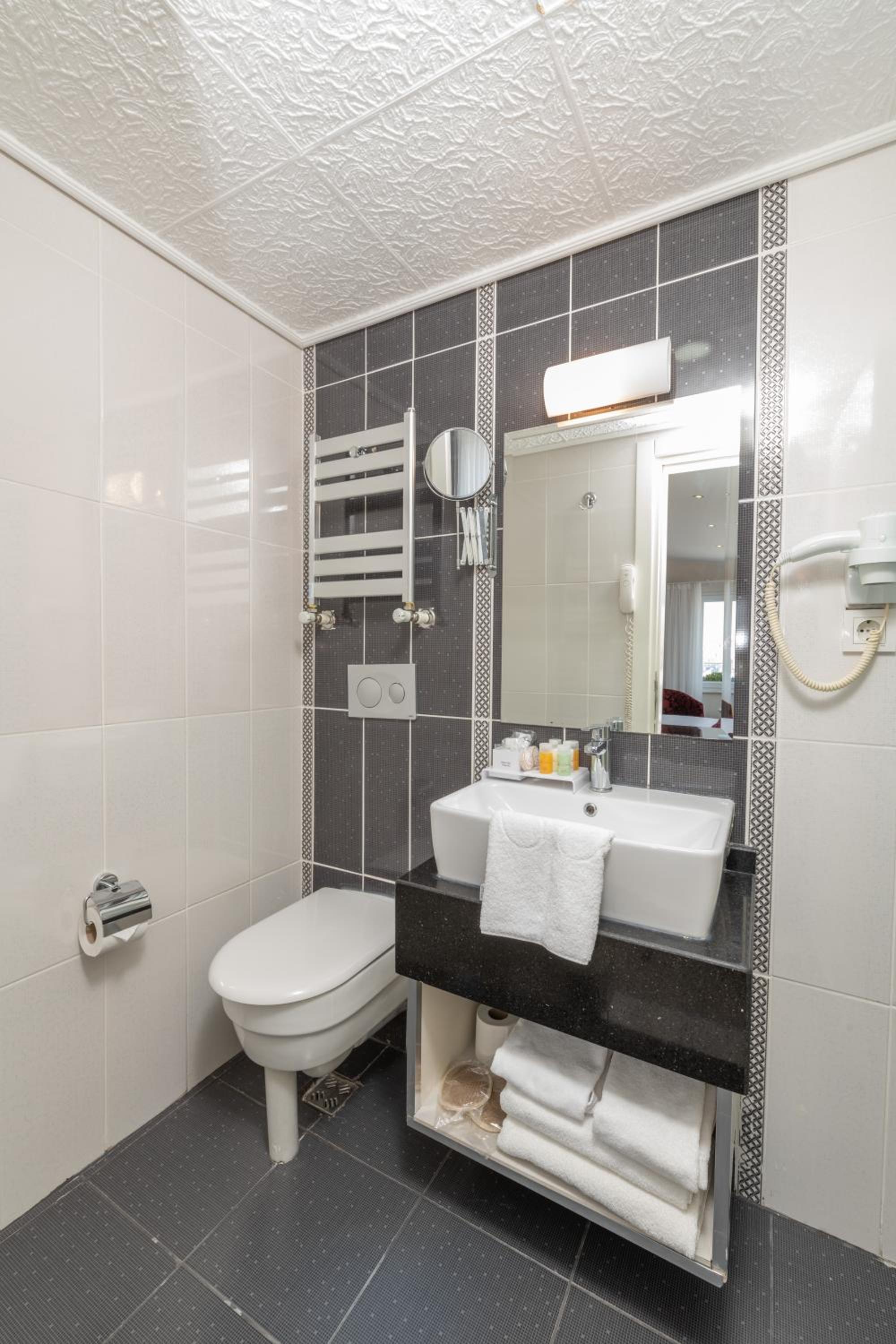 Superior Triple Room photo 2