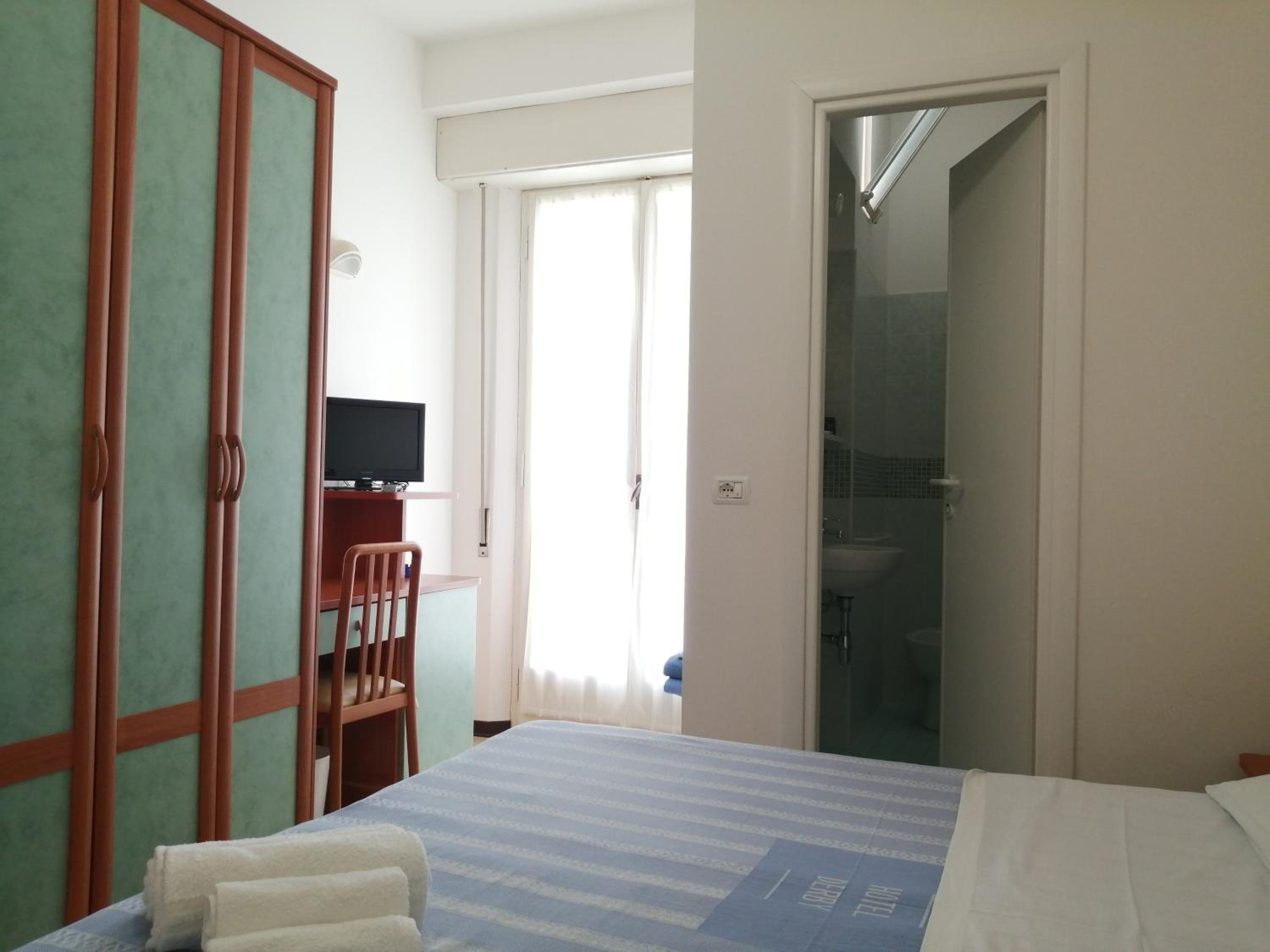 Double or Twin Room photo 3