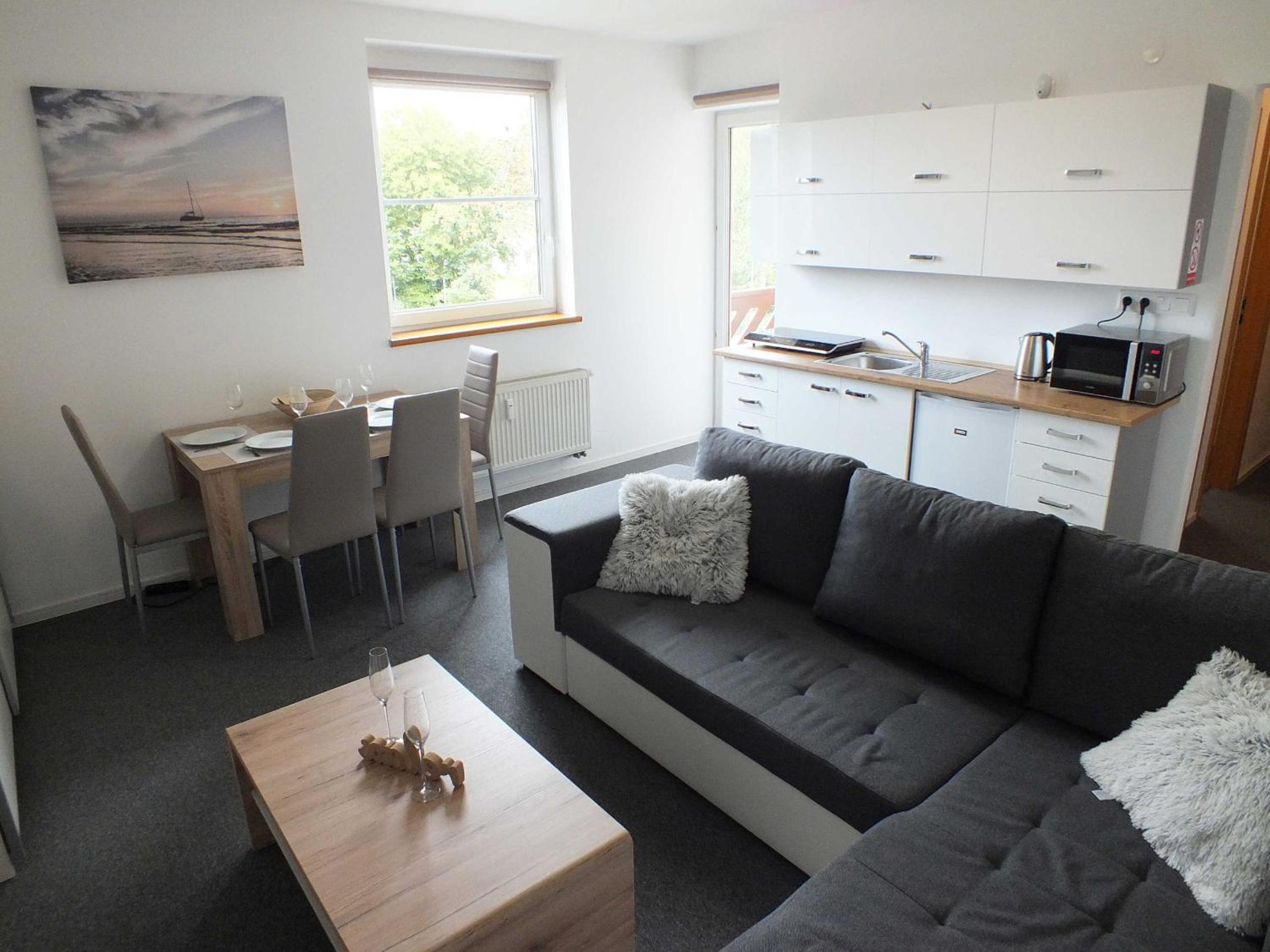 One-Bedroom Apartment - Photo 3