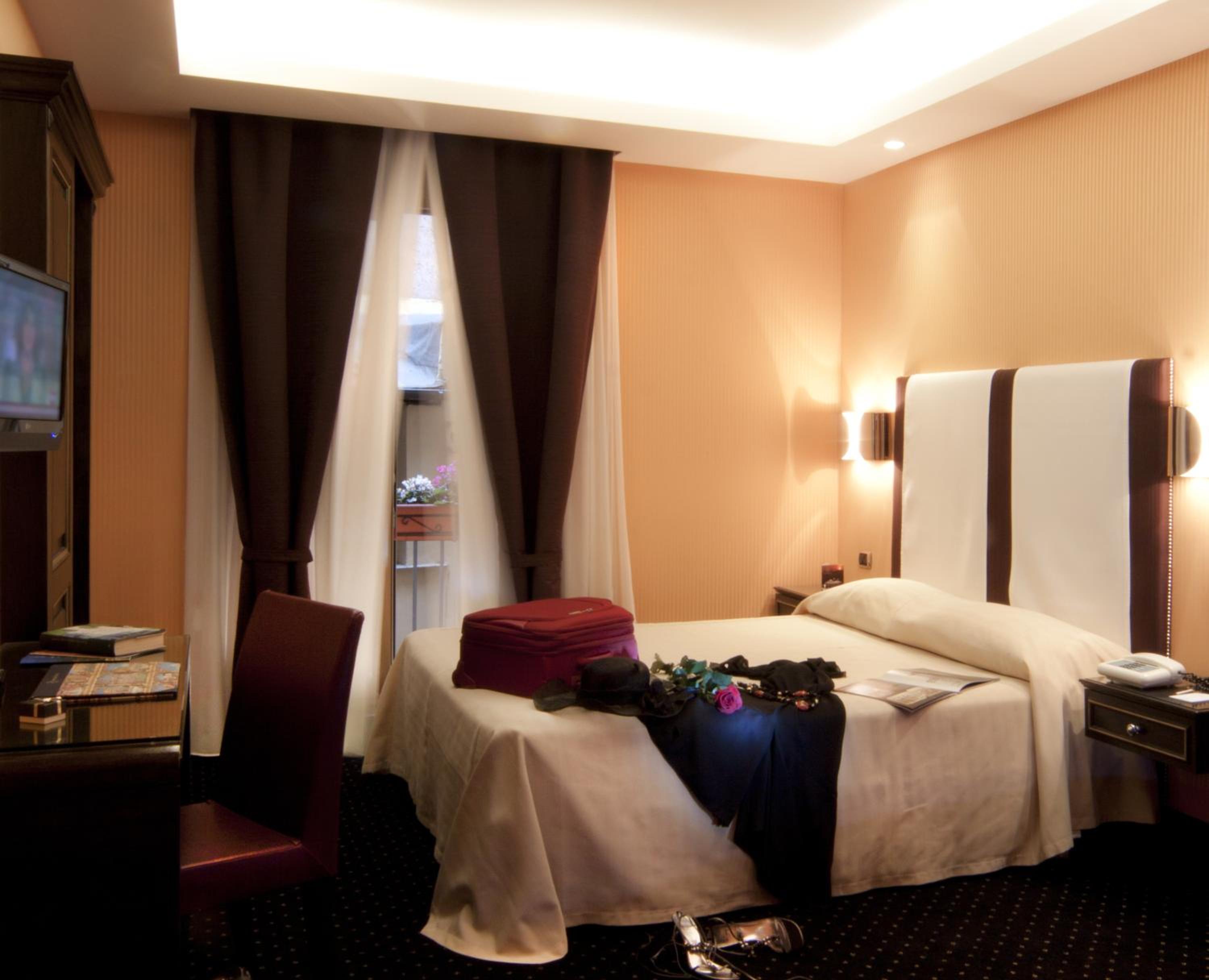Available room thumbnail 5