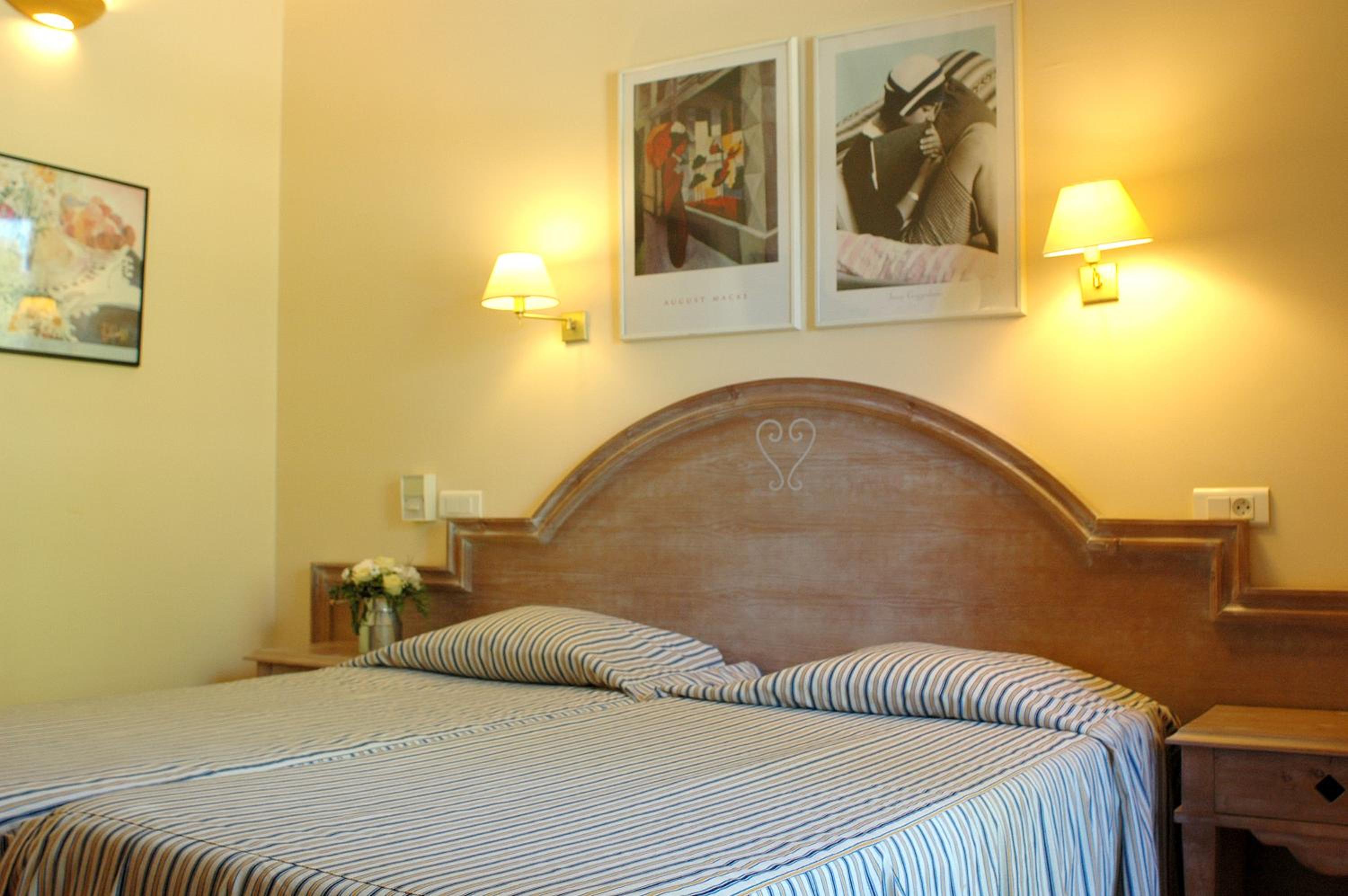 Standard Double Room with Balcony photo 3