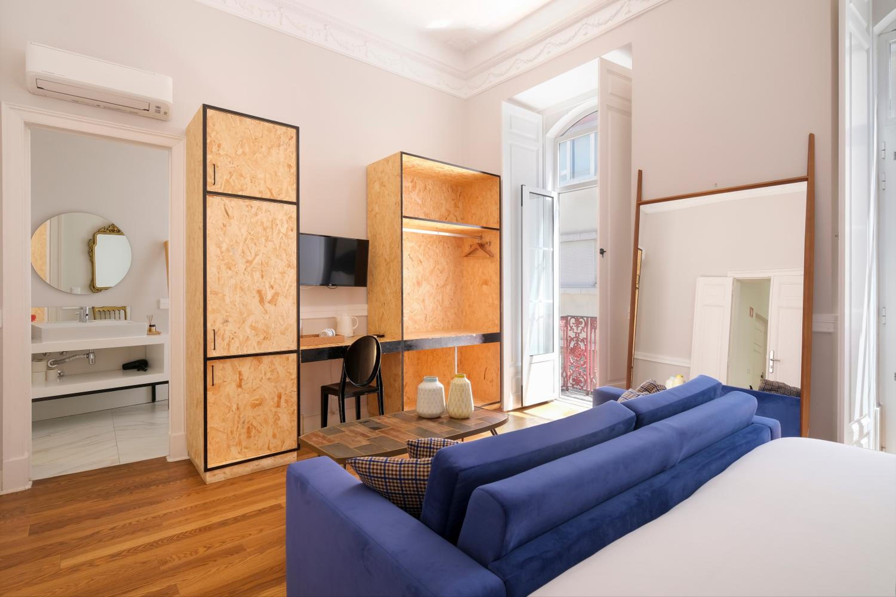 Master Suite with Balcony photo 2