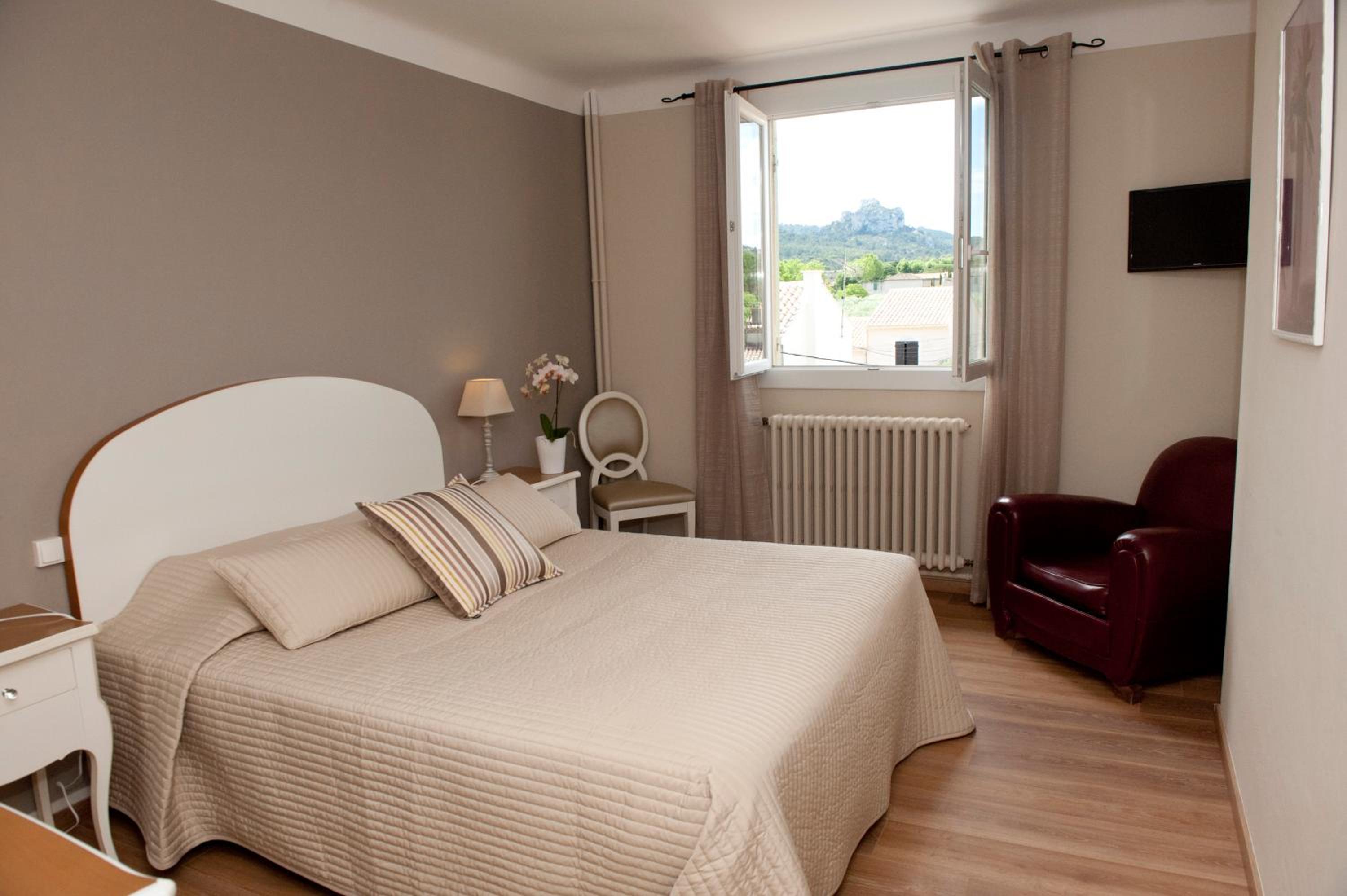 Standard Double Room with Bath - Photo 5