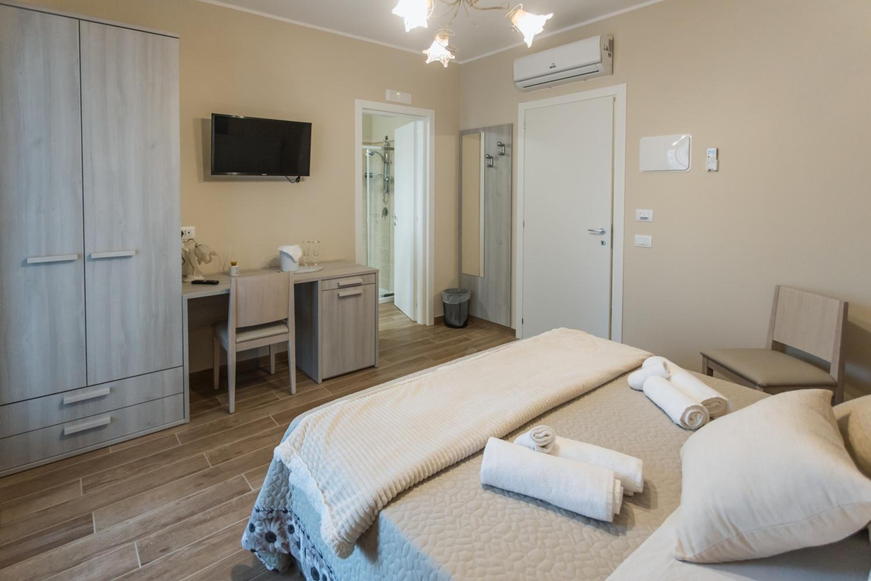 Deluxe Double Room - Photo 4