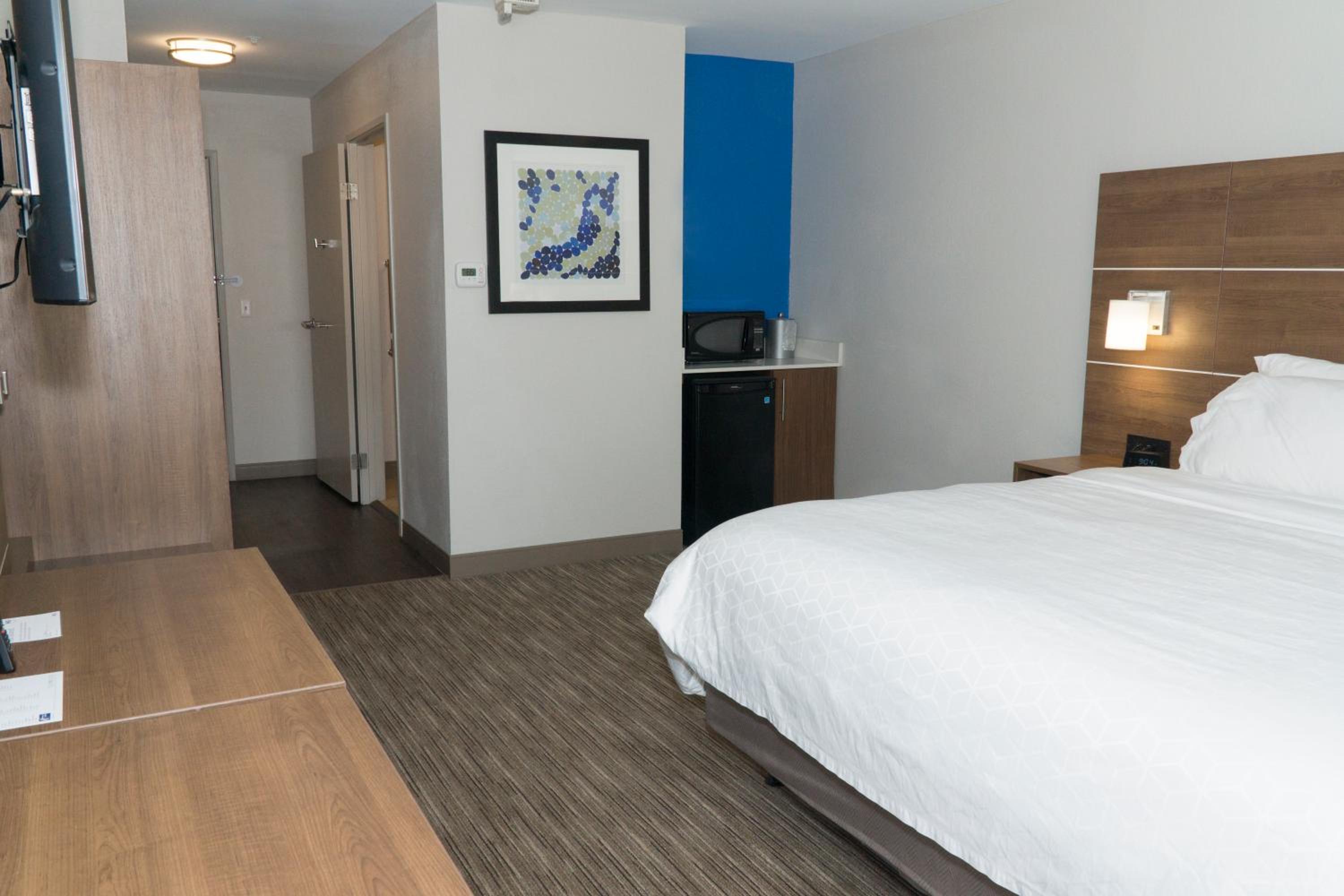 Deluxe King Room - Hearing Accessible  - Photo 3