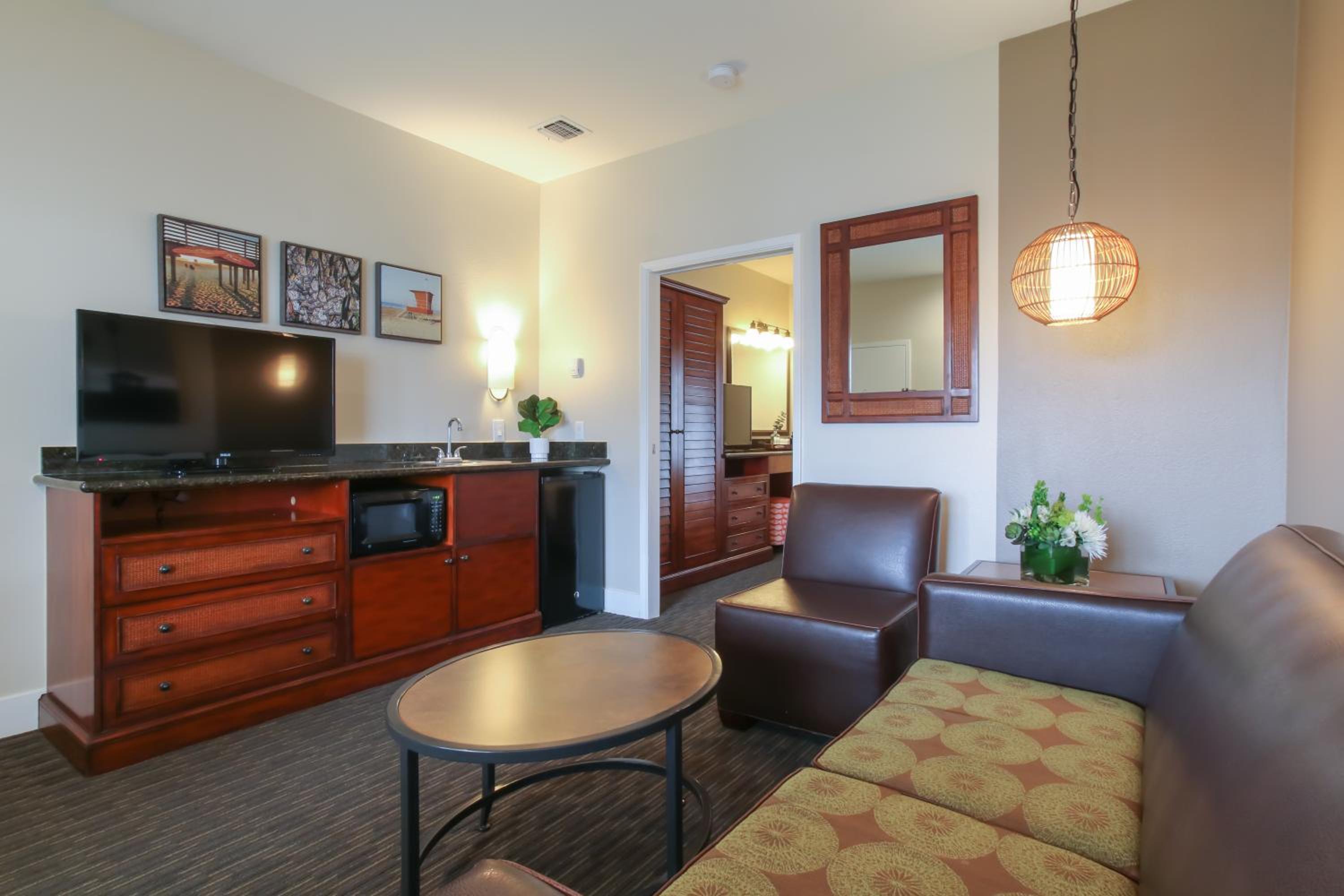 Top Floor Courtyard View King Suite Sleeper Sofa - Photo 4